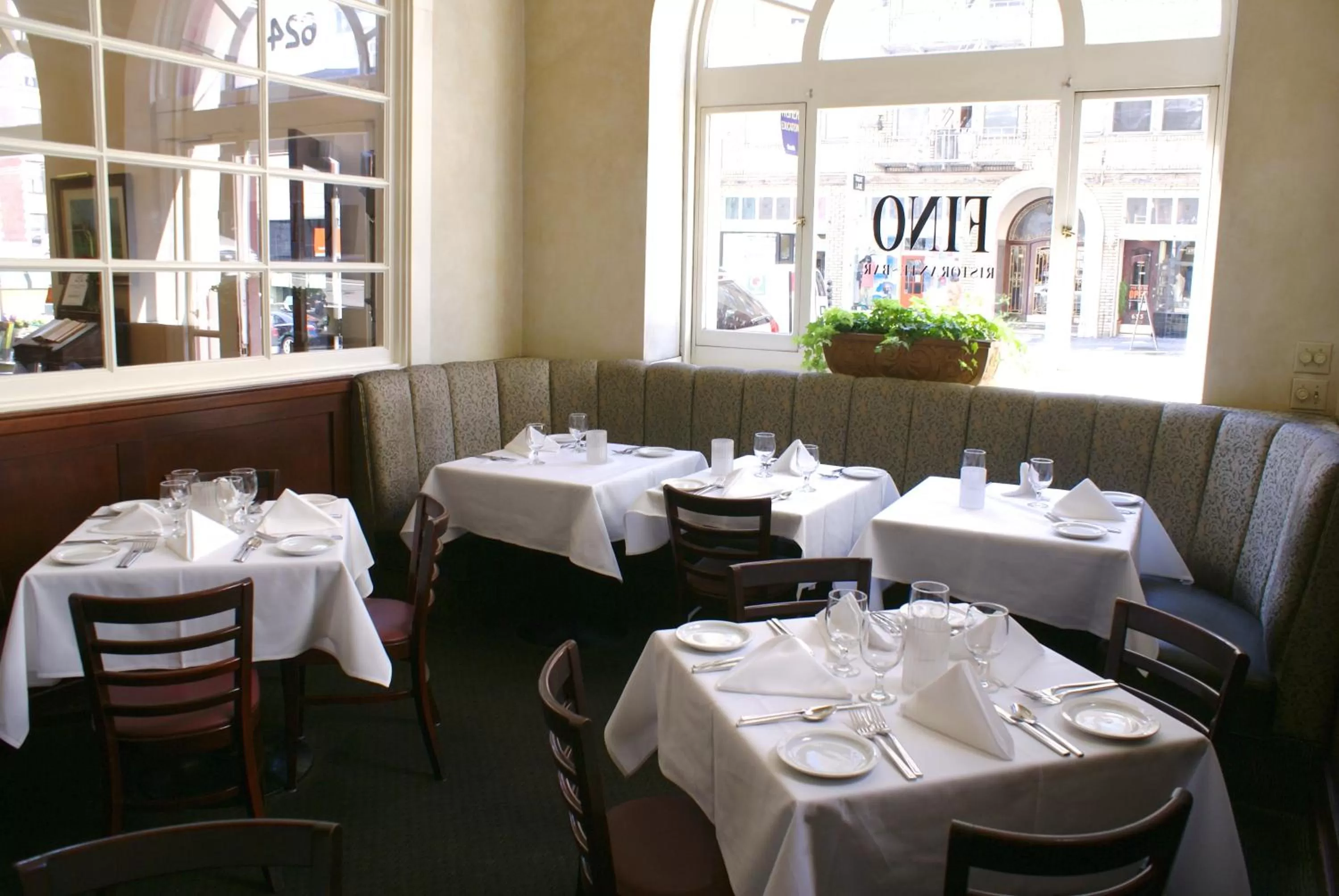 Restaurant/places to eat in The Andrews Hotel