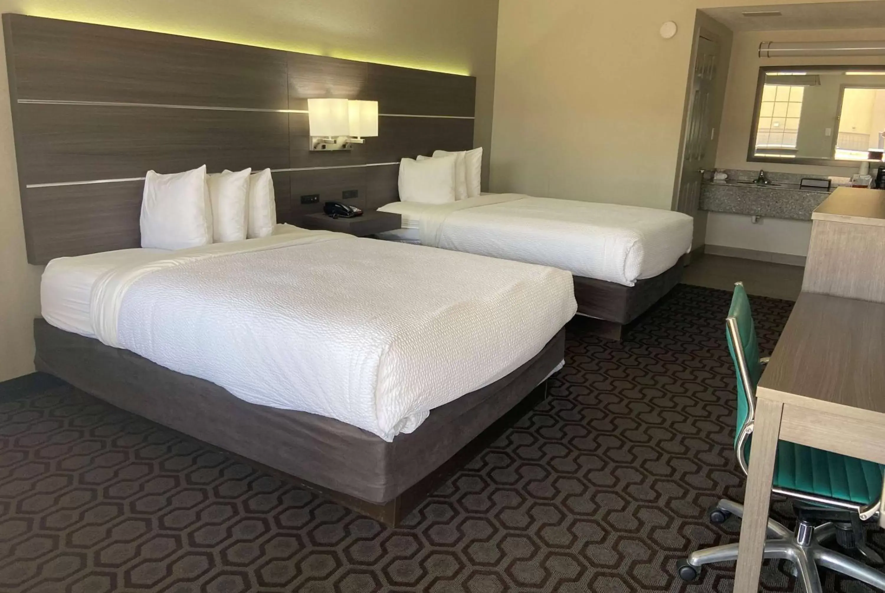 Photo of the whole room, Bed in Days Inn by Wyndham Wagoner