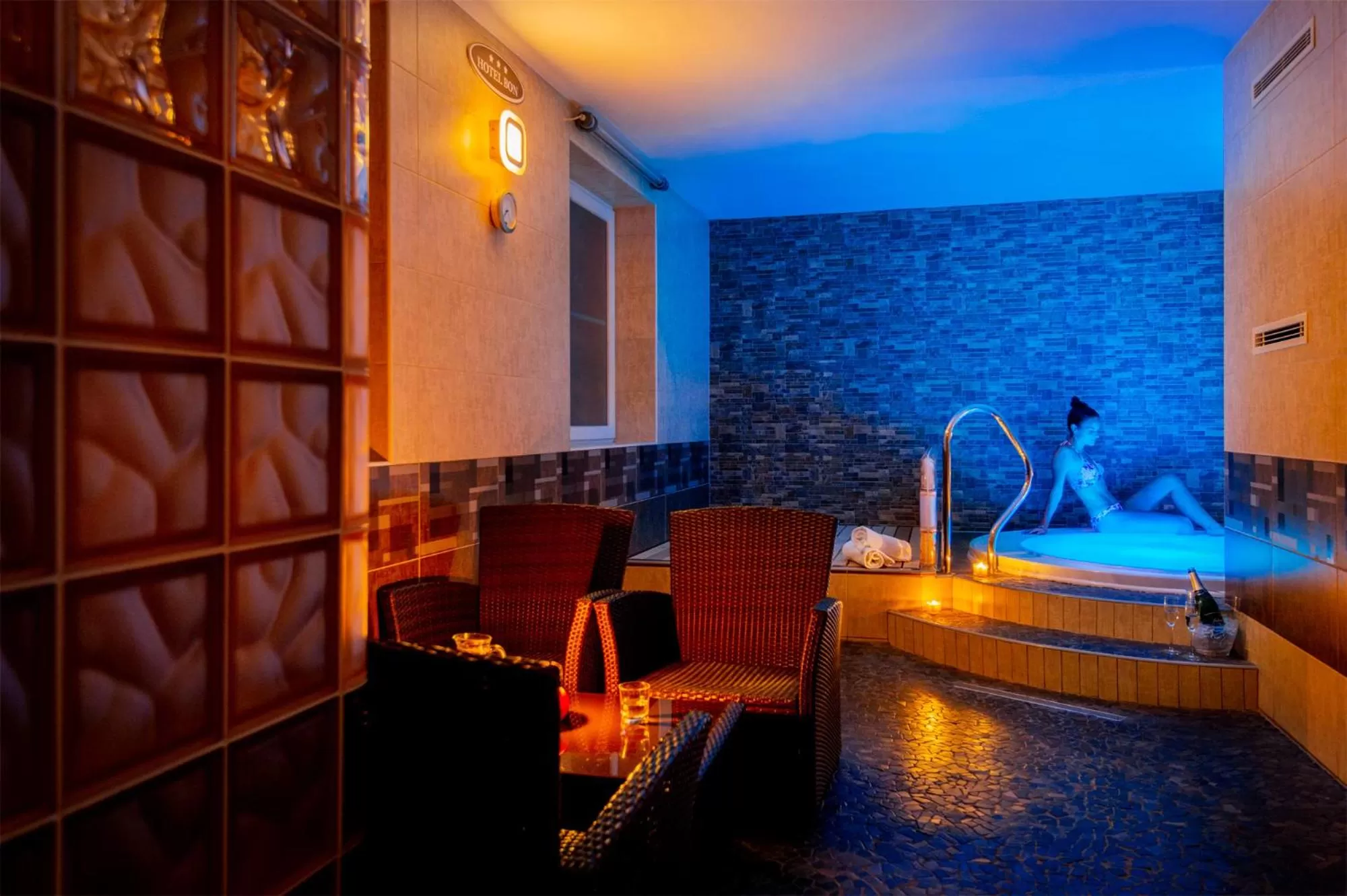 Hot Tub in Hotel Bon