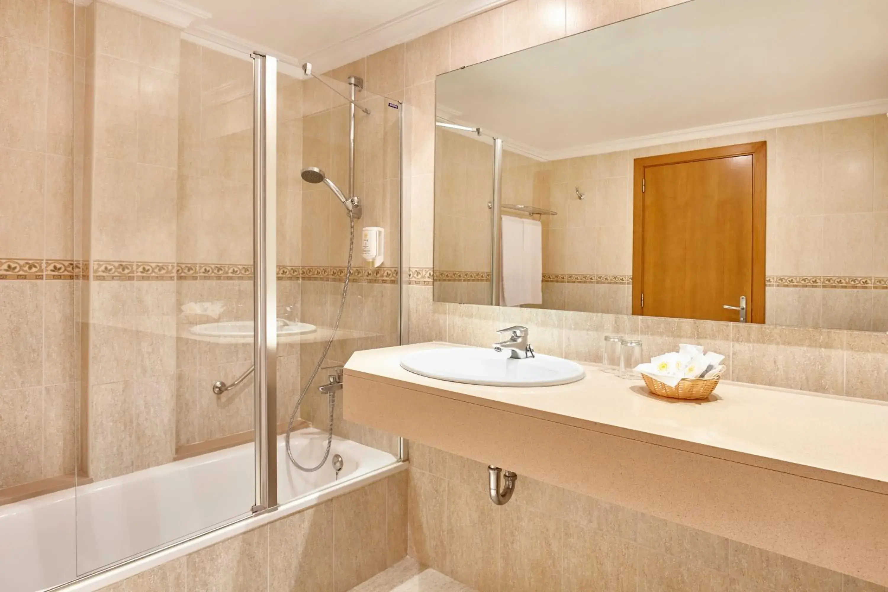Toilet, Bathroom in Universal Hotel Castell Royal
