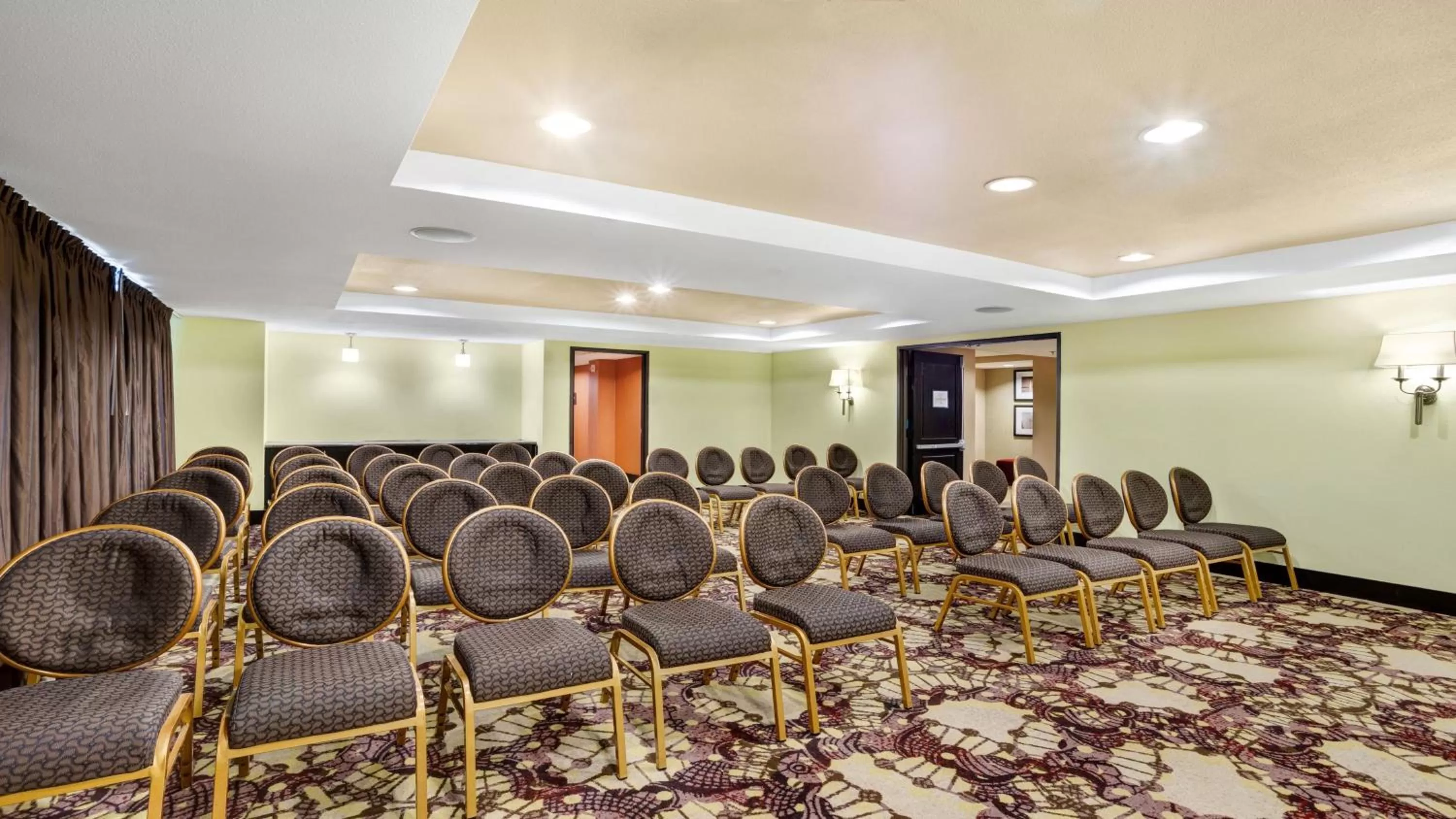 Meeting/conference room in Crowne Plaza Houston Galleria Area by IHG