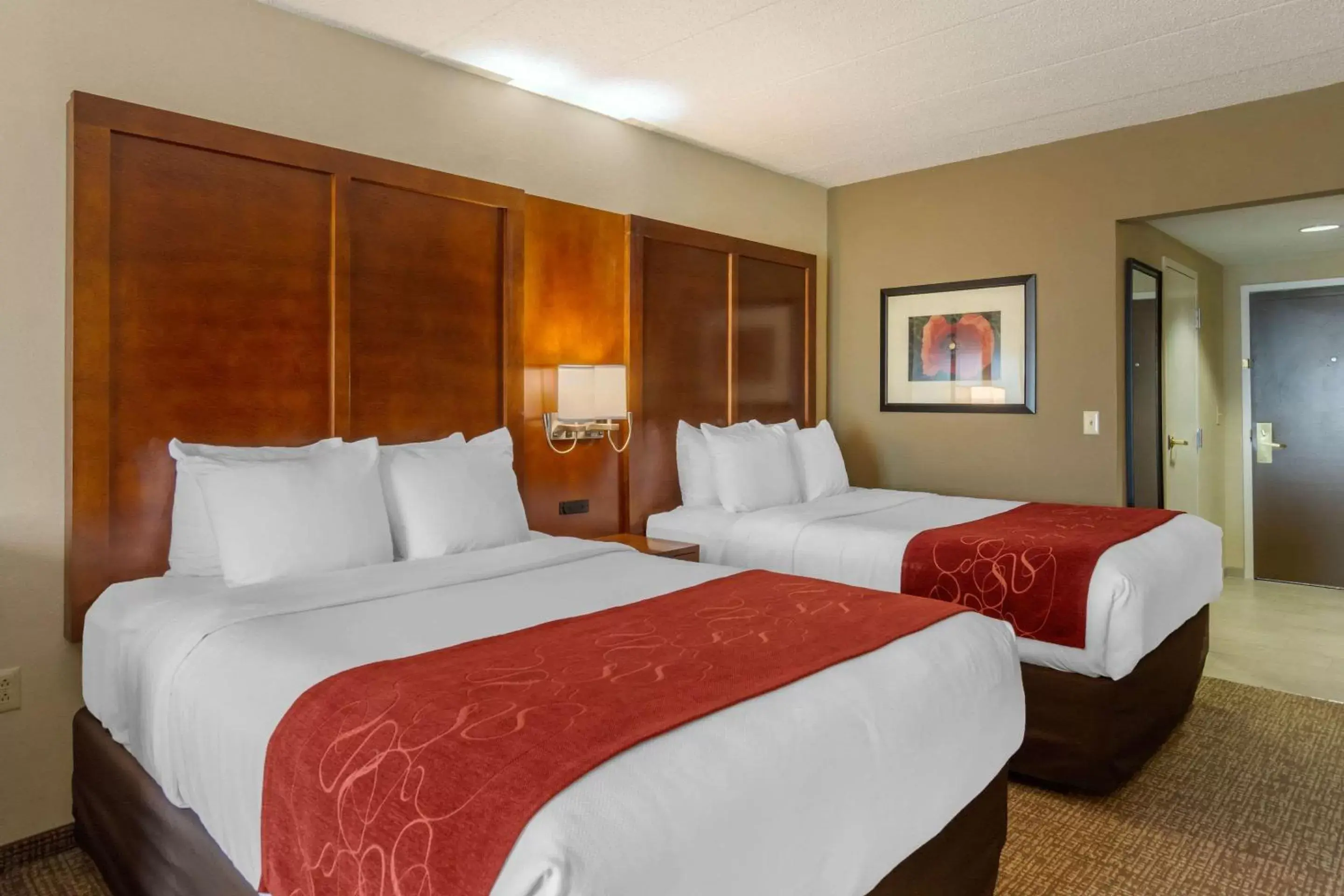 Photo of the whole room, Bed in Comfort Suites Southpark