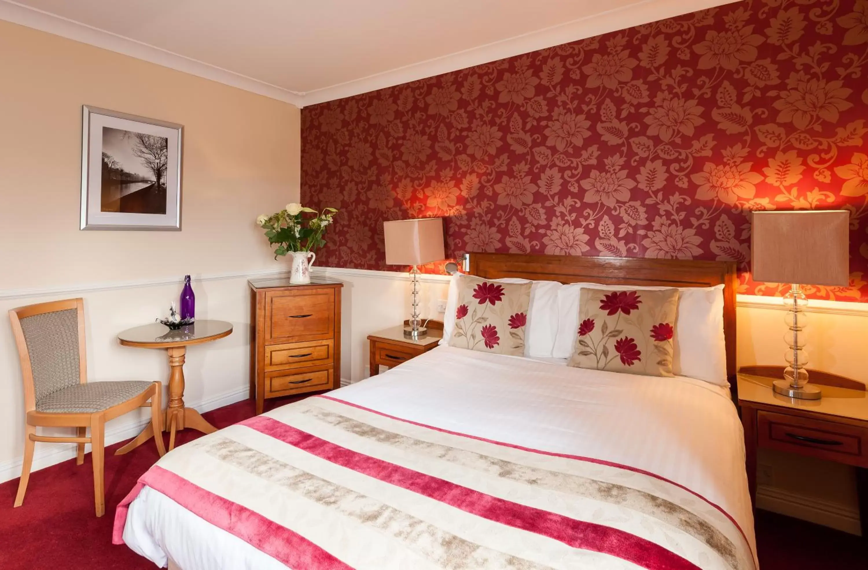 Photo of the whole room, Bed in Clew Bay Hotel