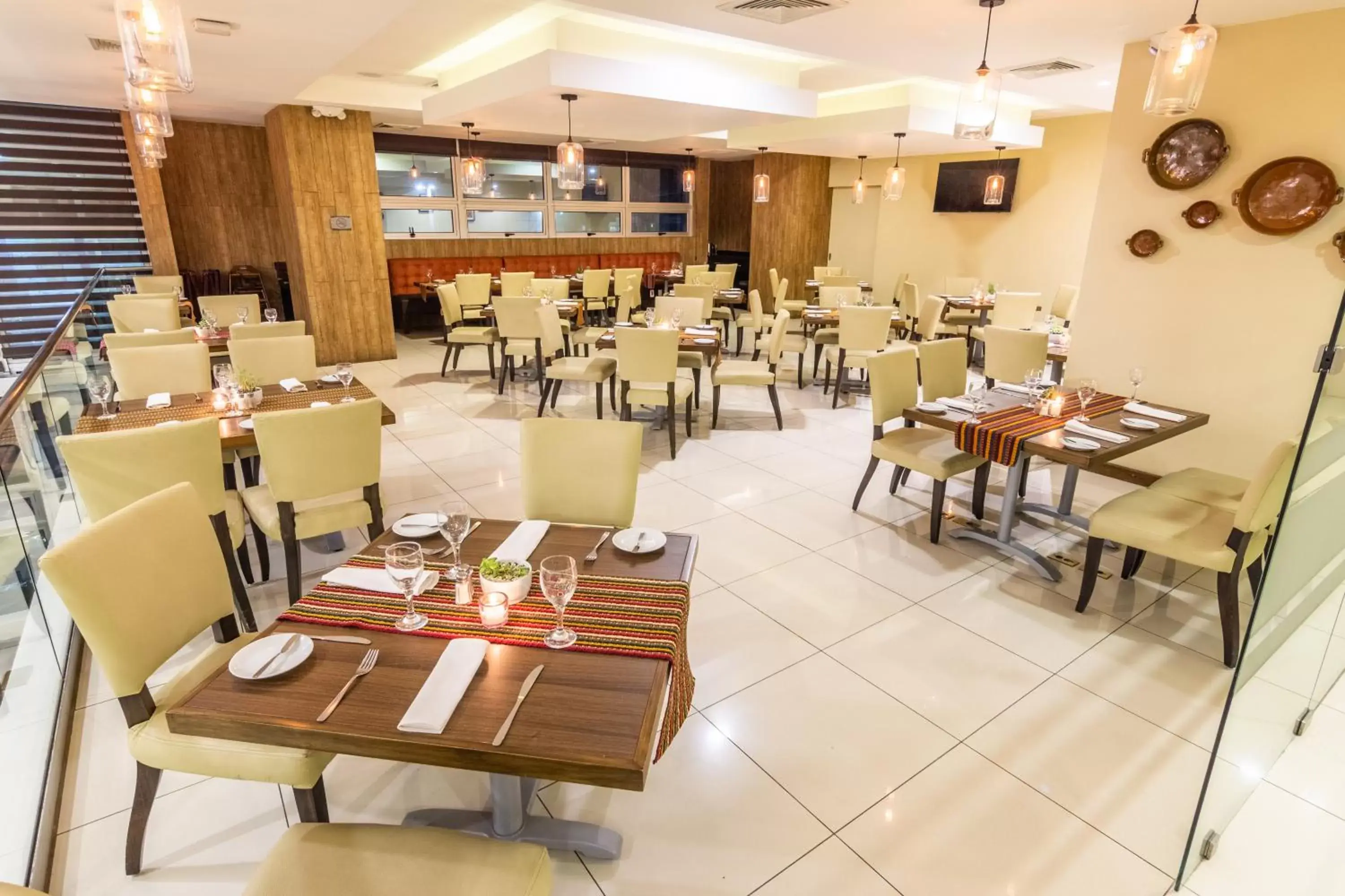 Restaurant/Places to Eat in LATAM HOTEL Plaza Pradera Quetzaltenango