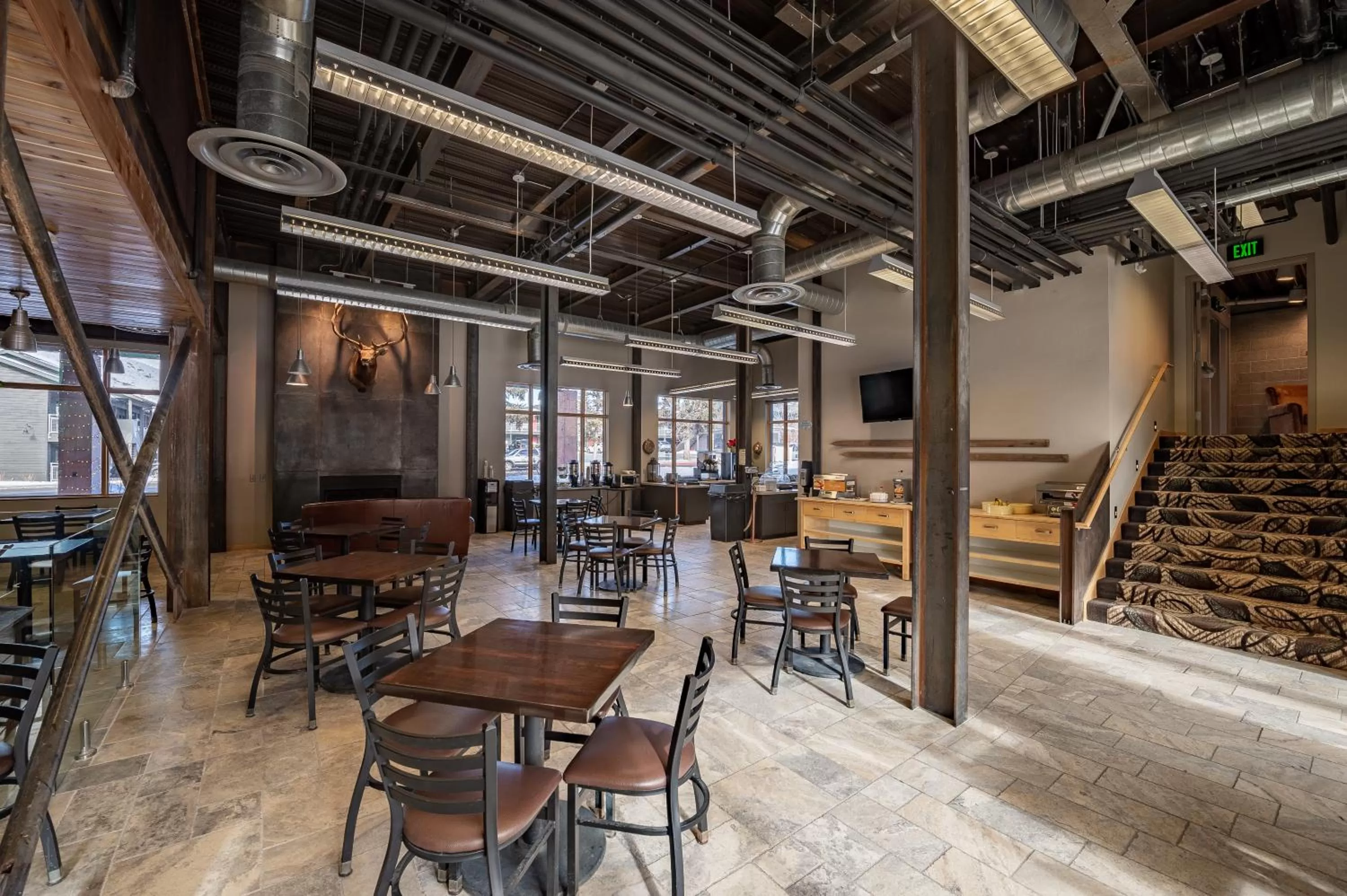 Seating area in 49'er Inn & Suites