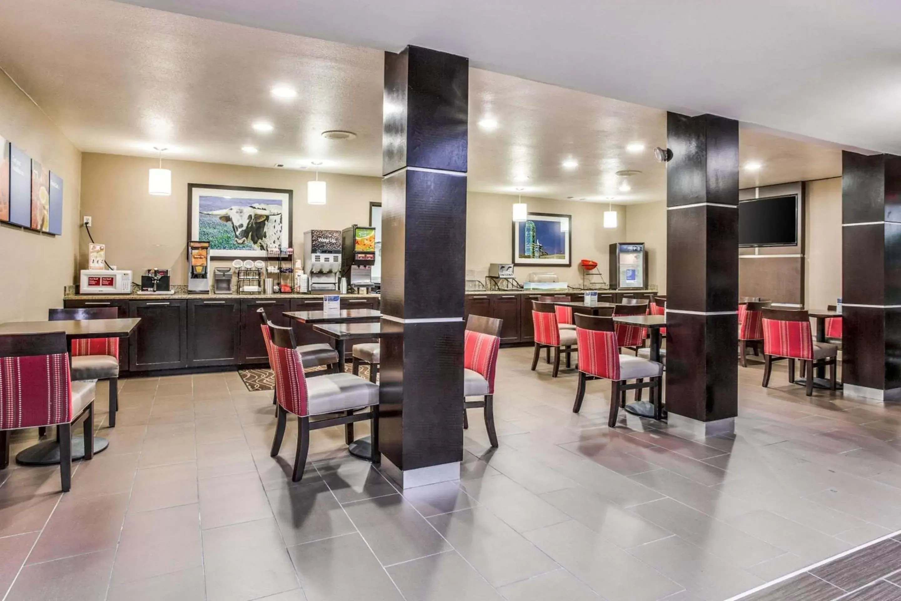 Restaurant/Places to Eat in Comfort Inn & Suites Love Field – Dallas Market Center