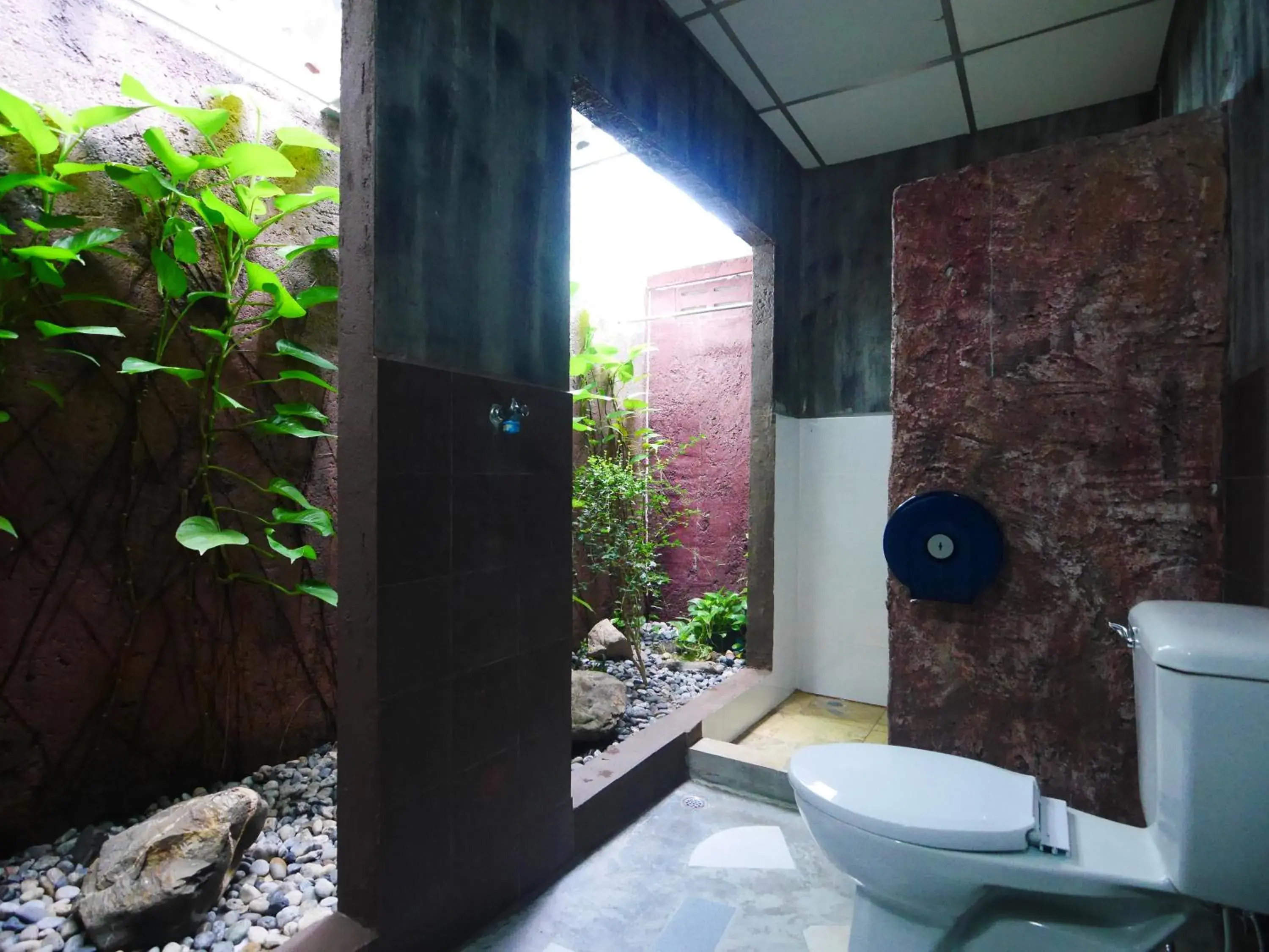Bathroom in Forest Bungalows & Mama's Restaurant Bathroom in Forest Bungalows & Mama's Restaurant