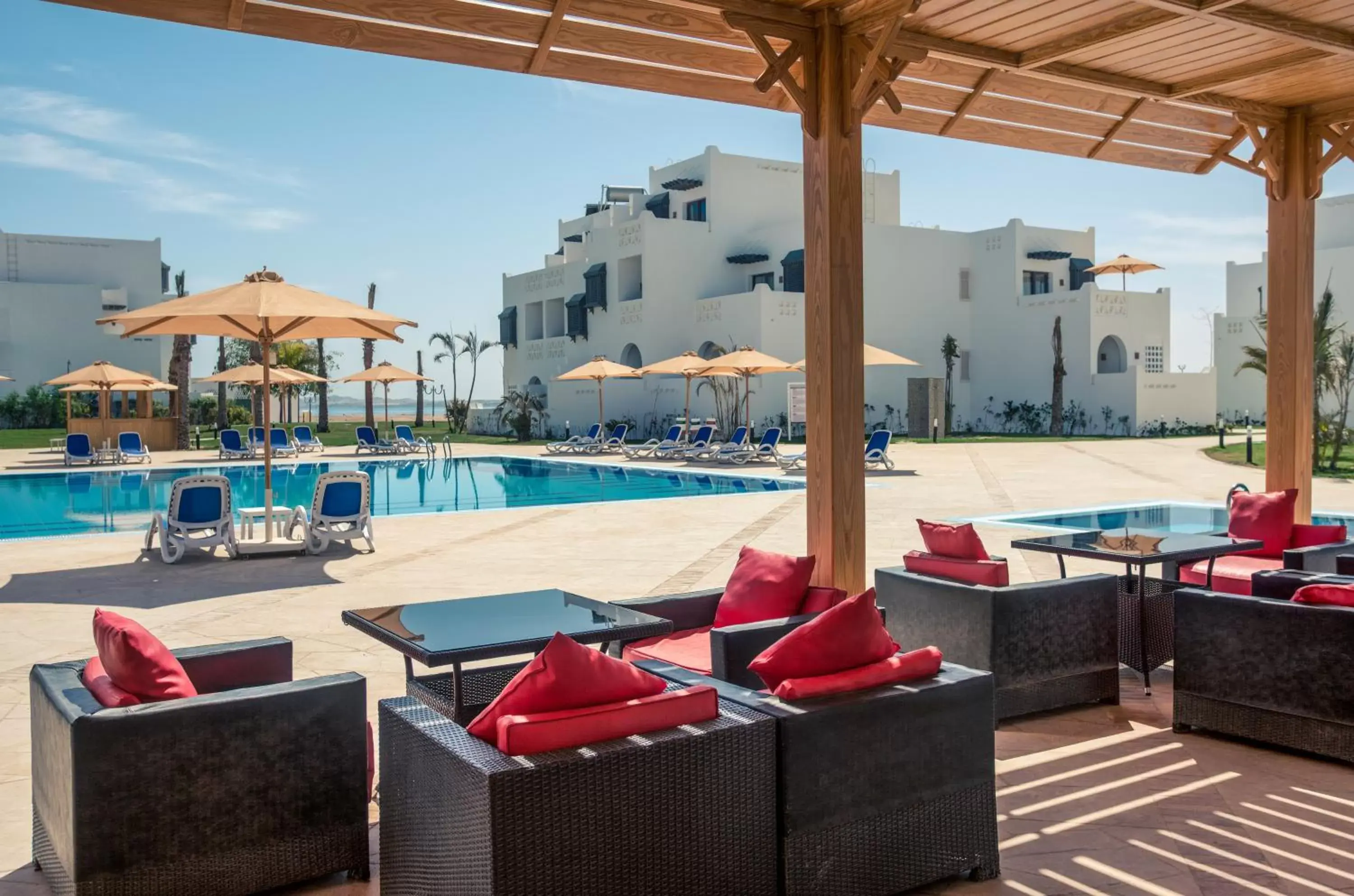 Lounge or bar, Swimming Pool in Mercure Hurghada Hotel