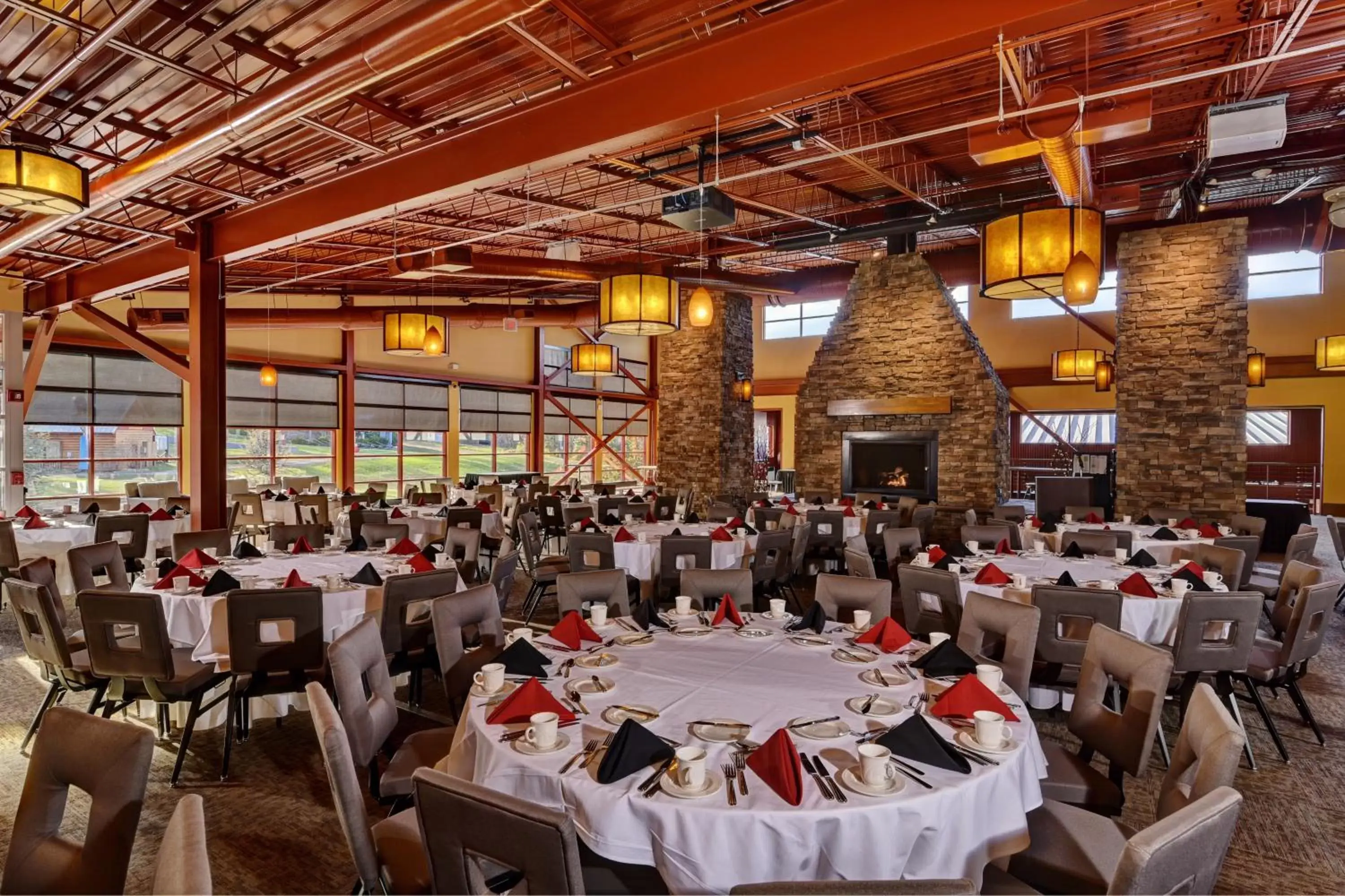 Banquet/Function facilities, Restaurant/Places to Eat in Bear Creek Mountain Resort