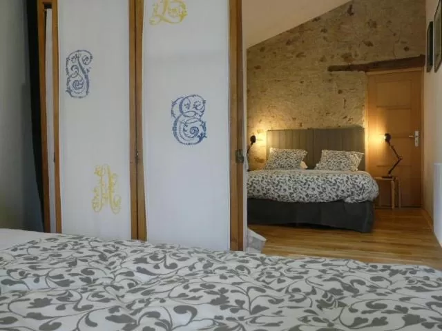 Photo of the whole room, Bed in Topaze séjour chez le Vigneron