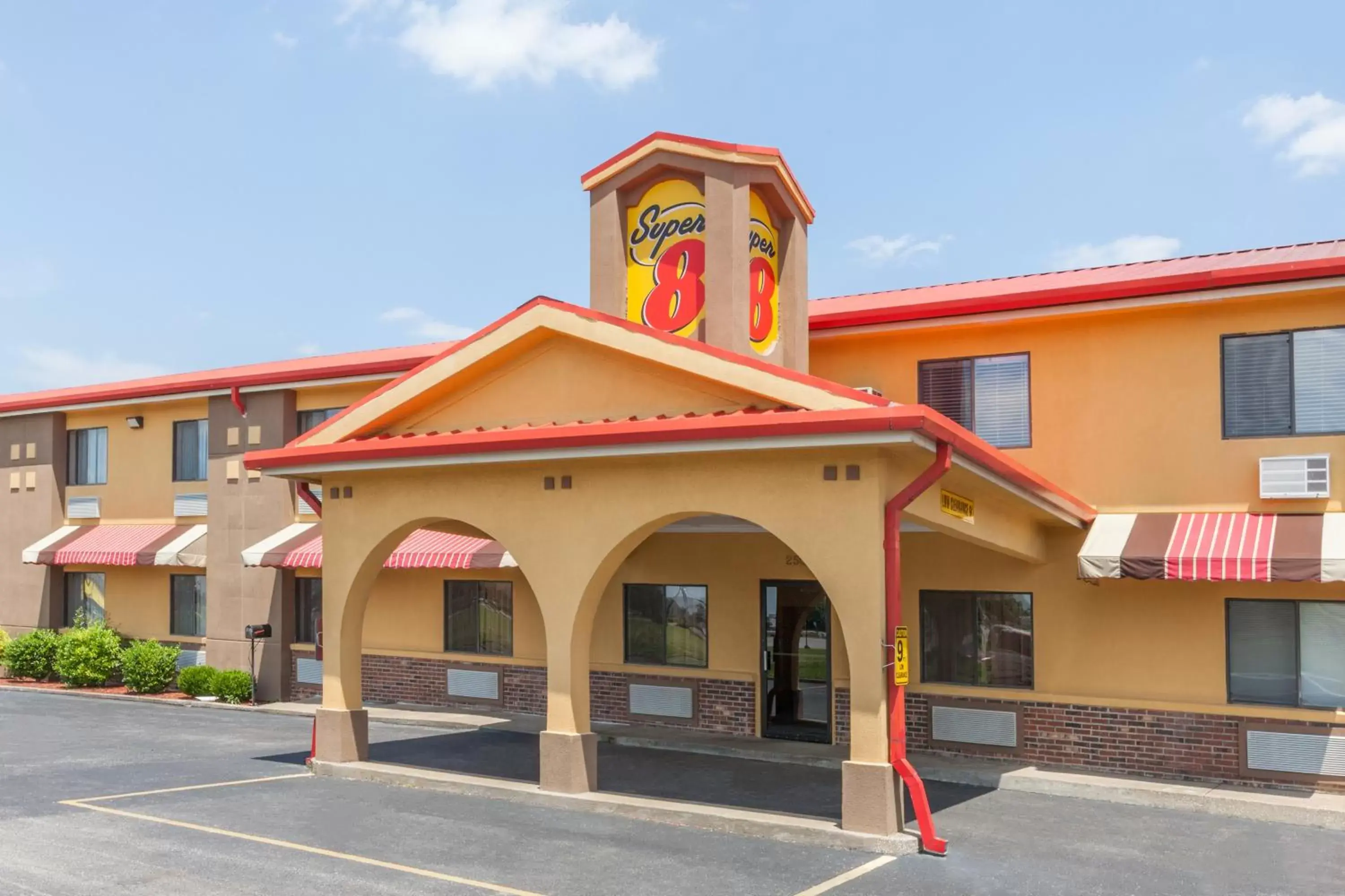 Facade/entrance, Property Building in Super 8 by Wyndham Bowling Green South