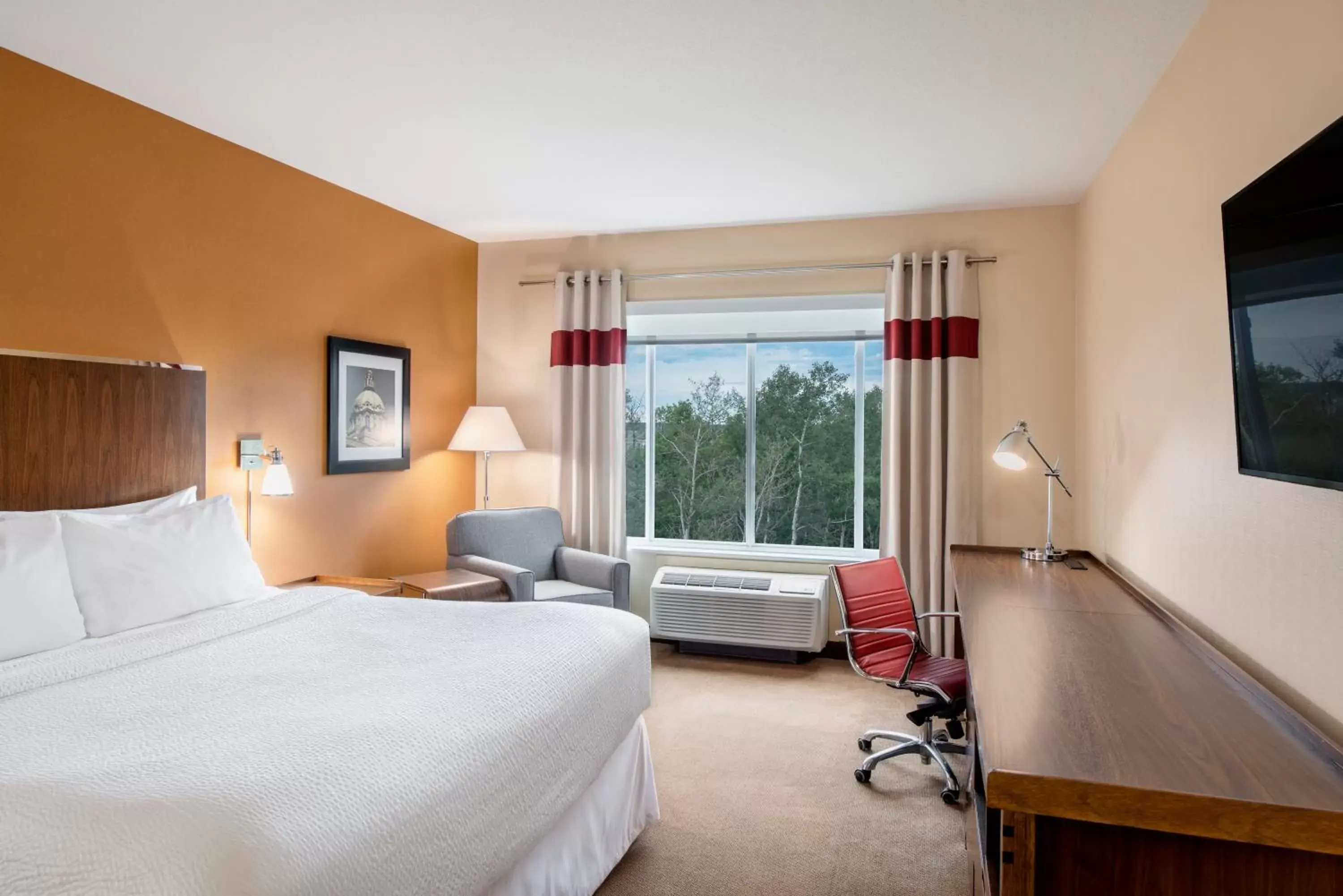 Bedroom in Four Points by Sheraton Grande Prairie