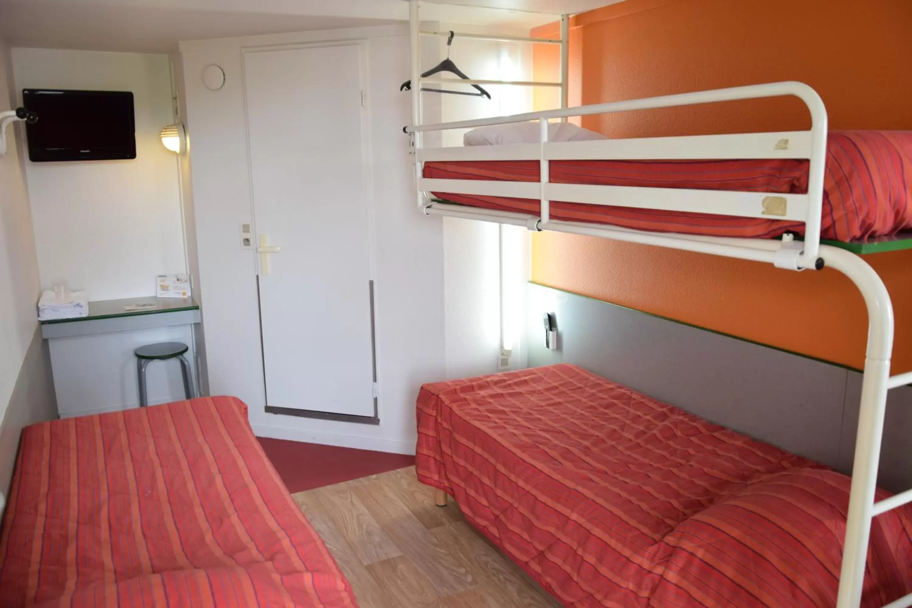 Photo of the whole room, Bunk Bed in Premiere Classe Lille Sud - Douai Cuincy