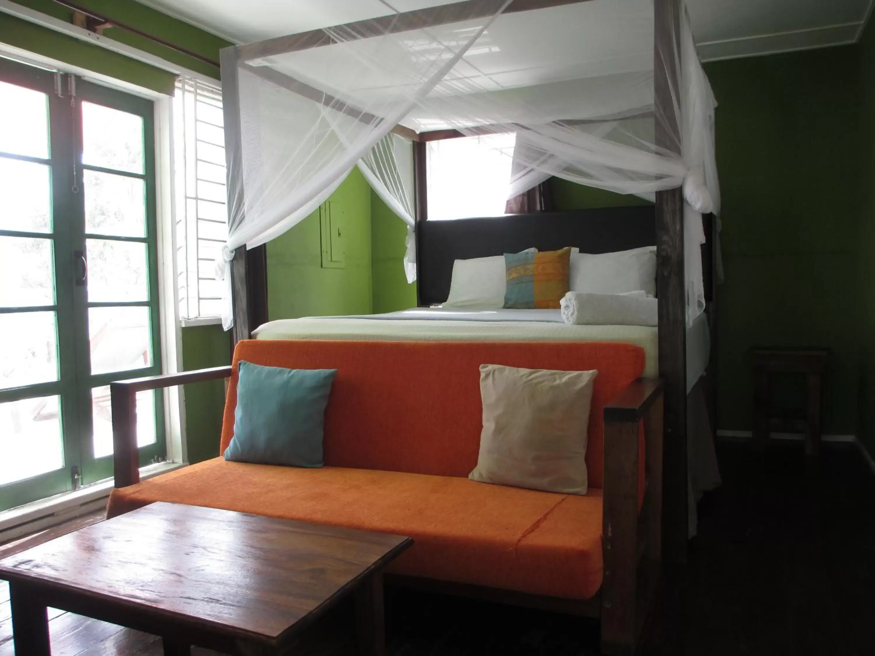 Photo of the whole room, Bed in Kingsworth Bed and Breakfast Photo of the whole room, Bed in Kingsworth Bed and Breakfast