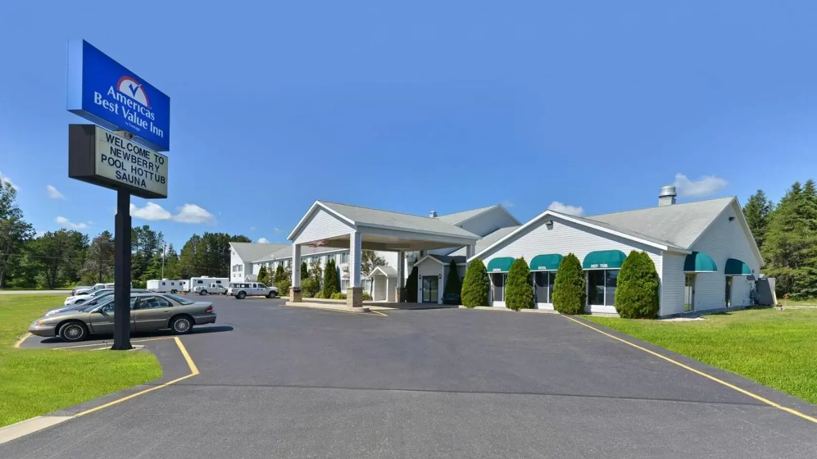 Property Building in Americas Best Value Inn & Suites - Tahquamenon Country