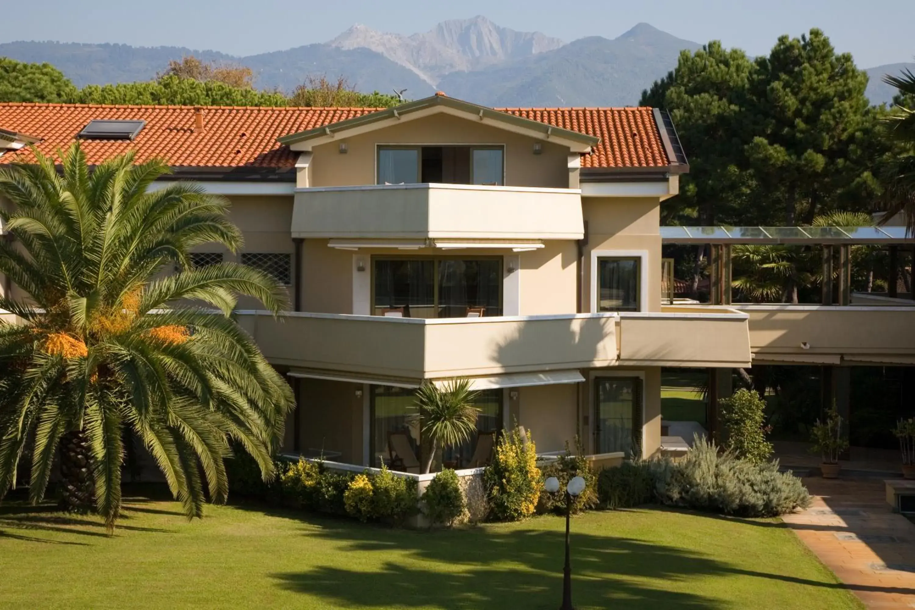 Facade/entrance, Property Building in Hotel Villa Undulna - Terme della Versilia