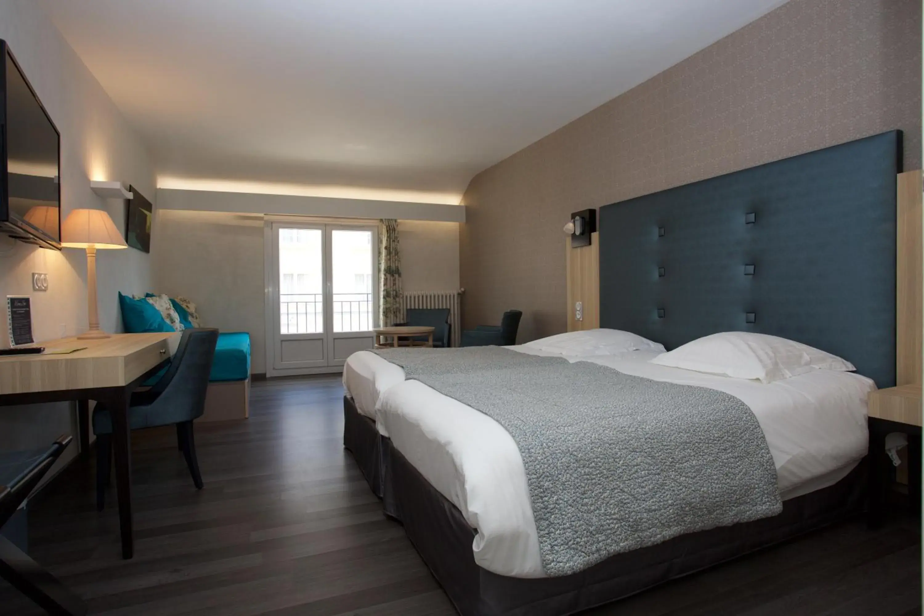 Photo of the whole room, Bed in Logis Hotel Restaurant Spa Beau Site