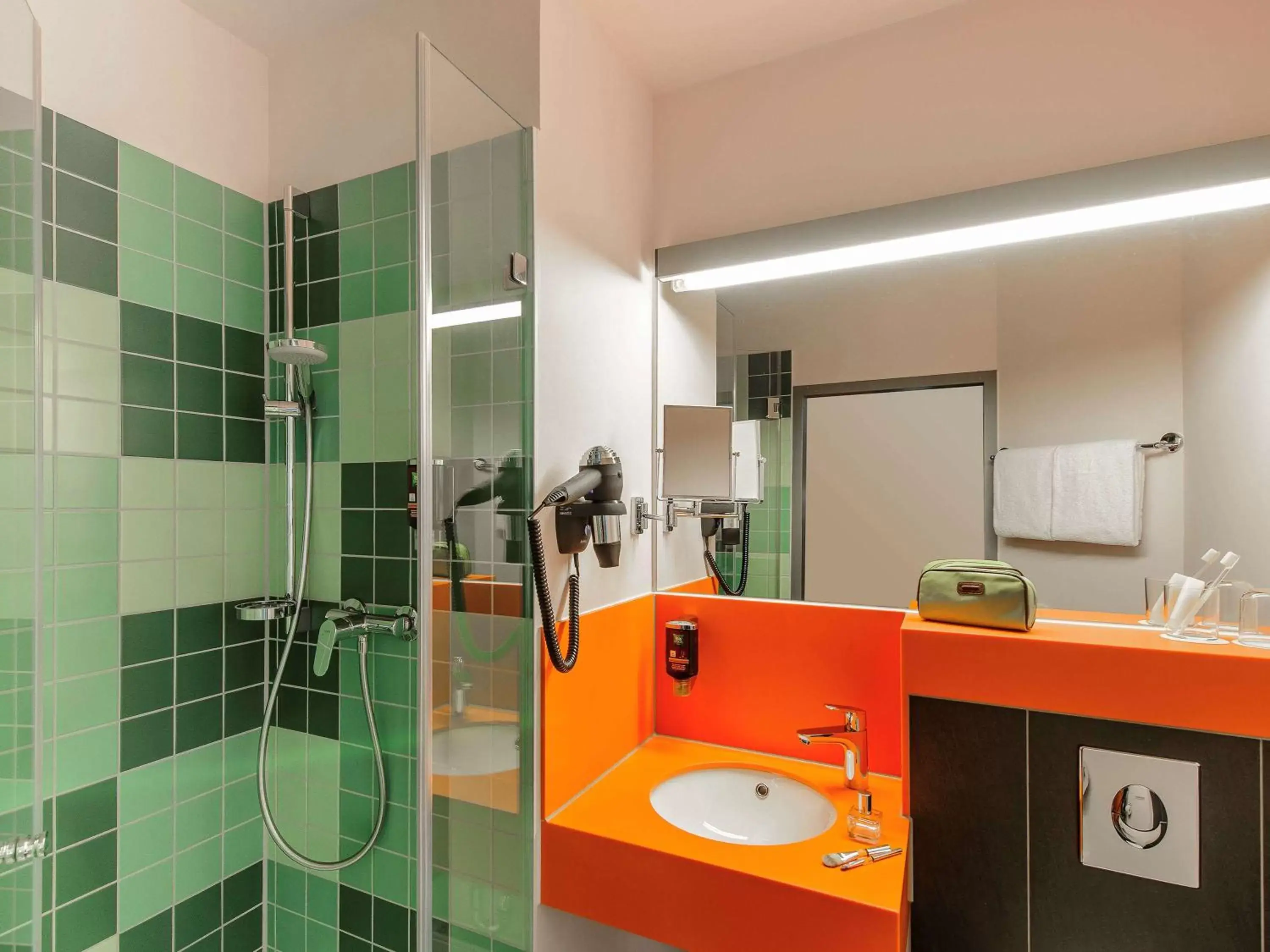 Bedroom, Bathroom in ibis Styles Speyer