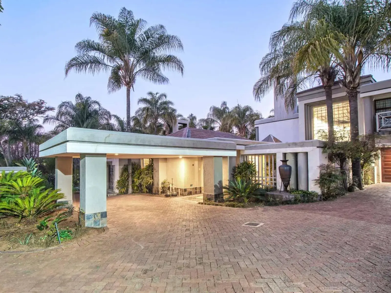 Facade/entrance, Property Building in Villa Amor