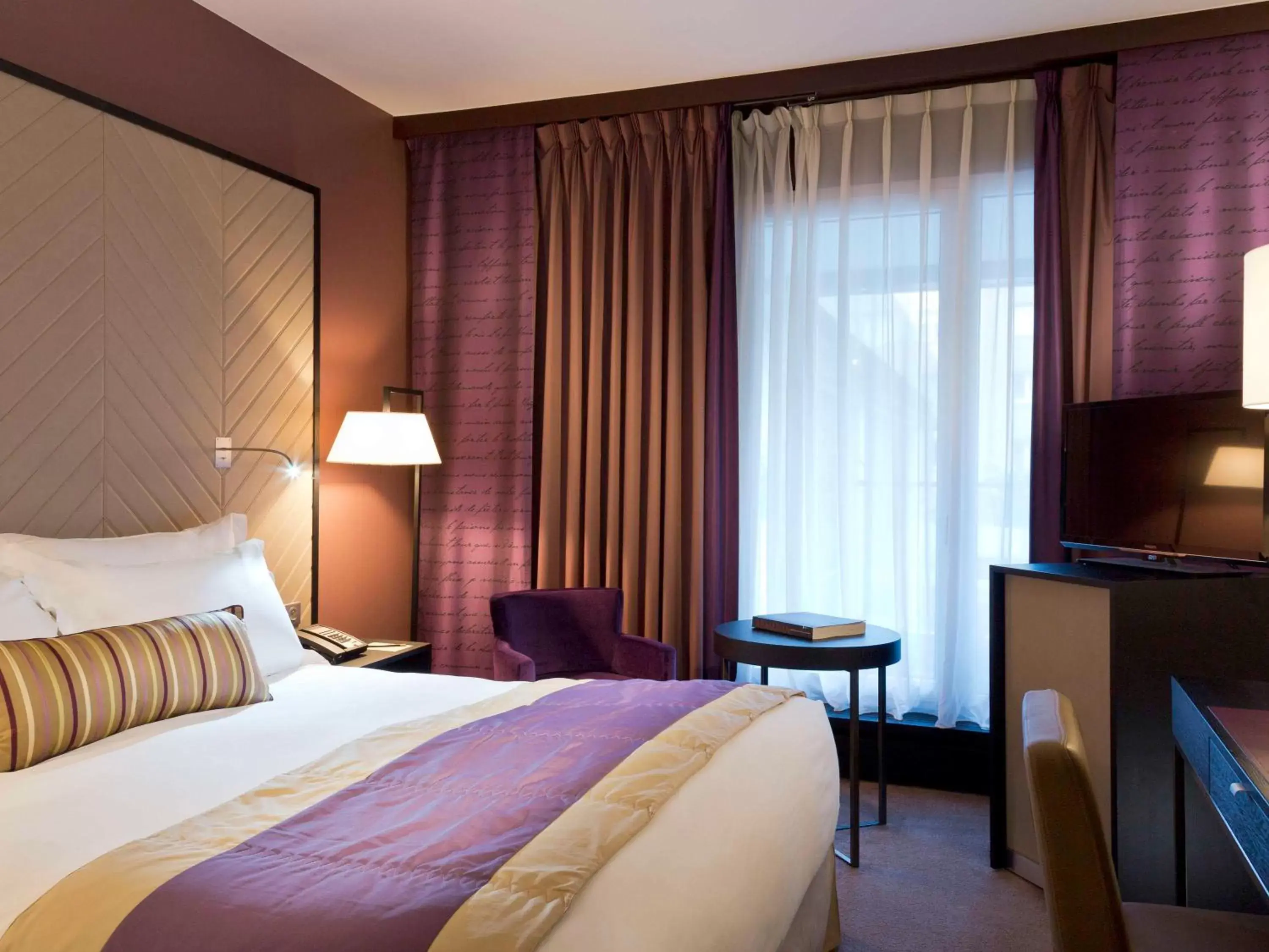 Bedroom, Bed in Sofitel Strasbourg Grande Ile