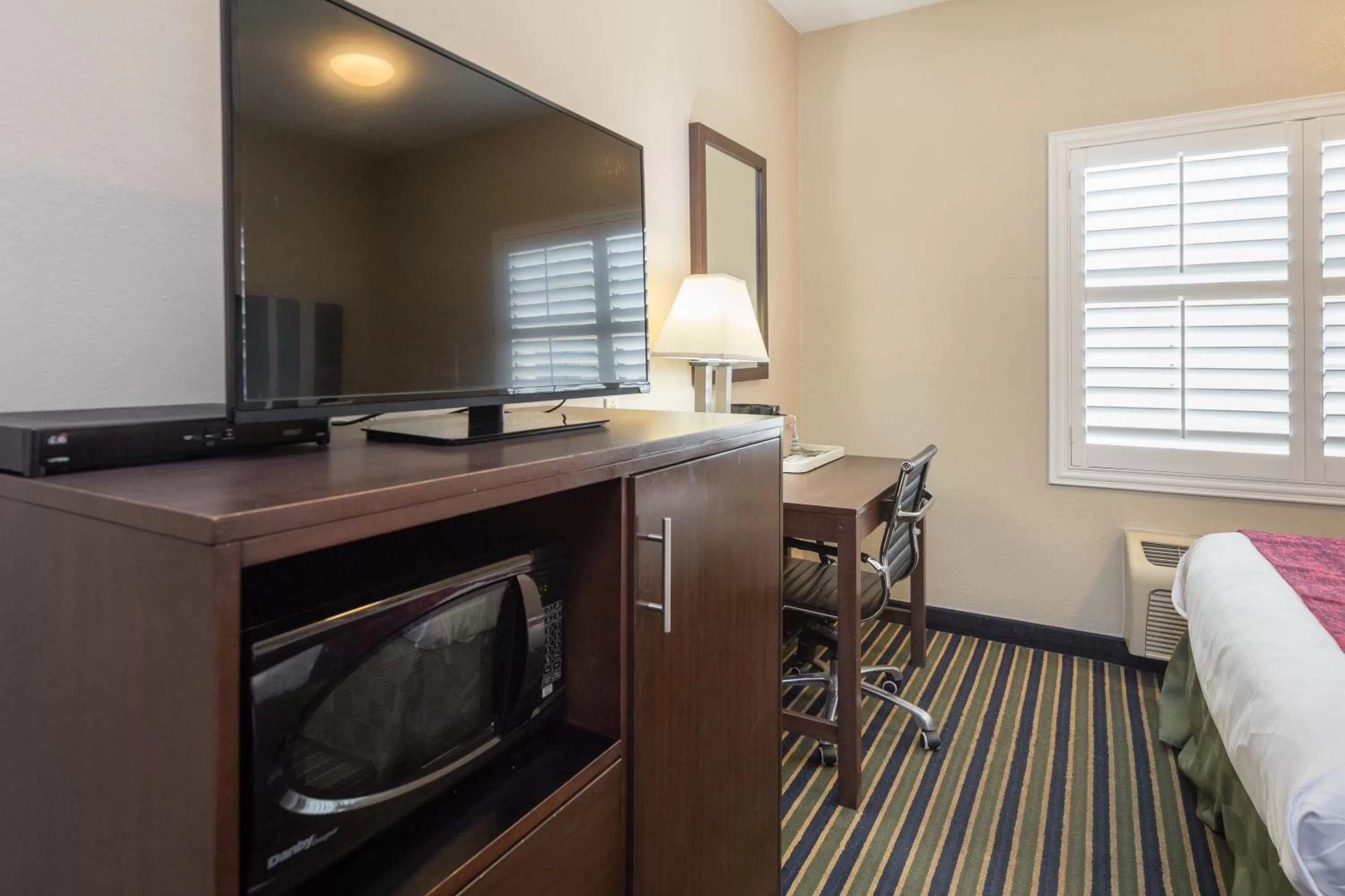 TV and multimedia, Bed in Travel Inn Sunnyvale