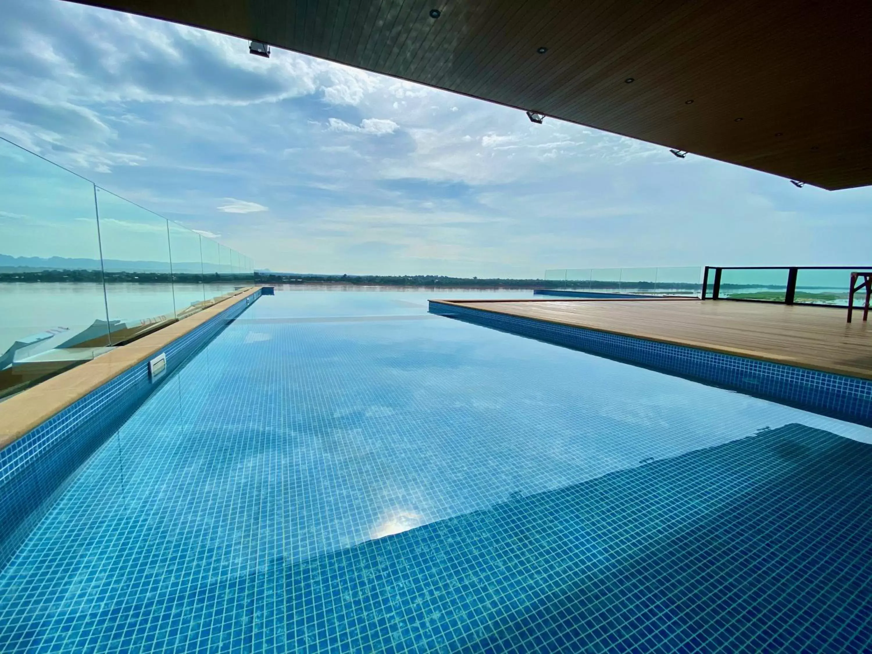 Pool view in Siri regent Hotel Pool view in Siri regent Hotel
