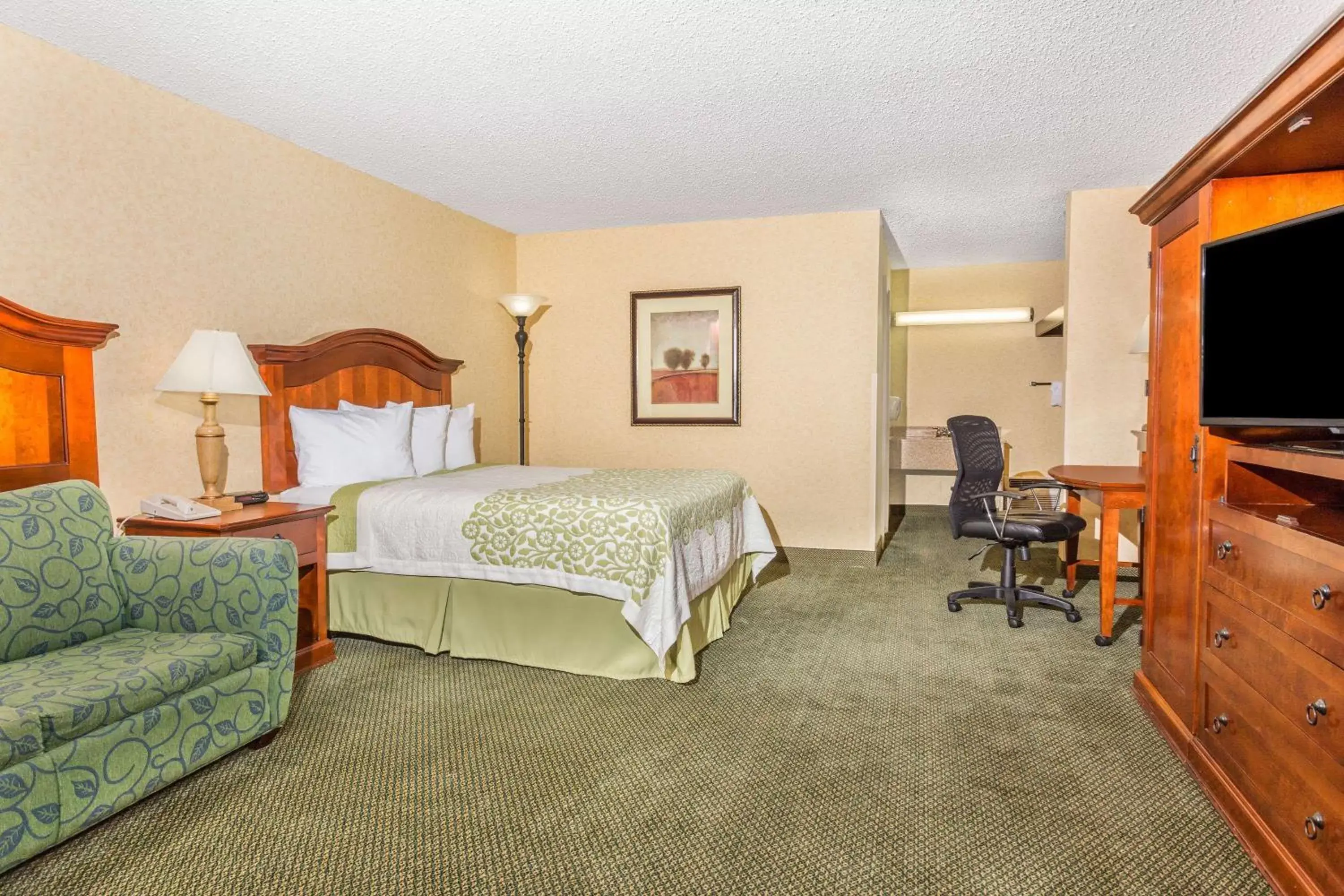 Photo of the whole room in Days Inn by Wyndham Klamath Falls