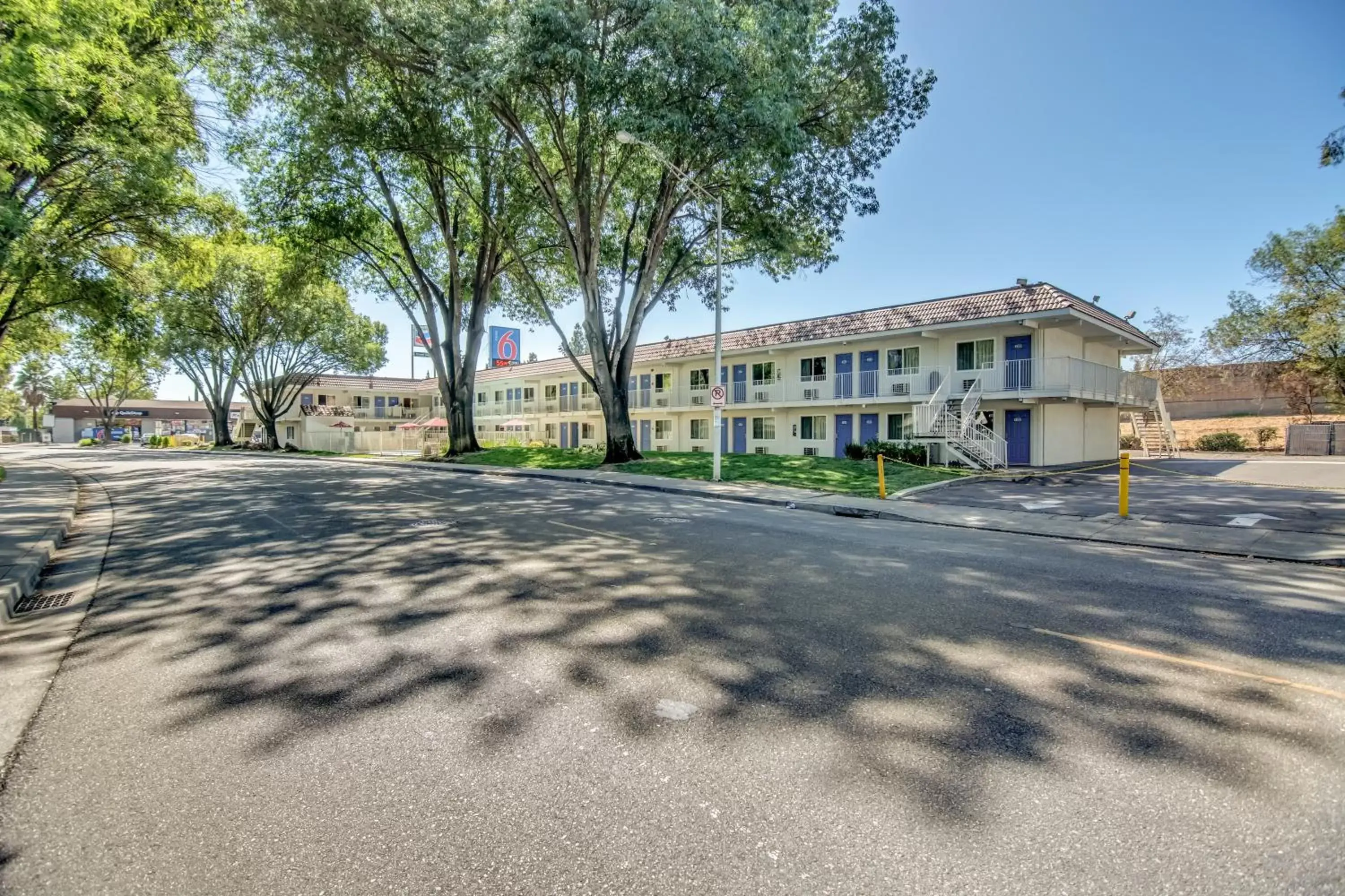 Property Building in Motel 6-Stockton, CA - North