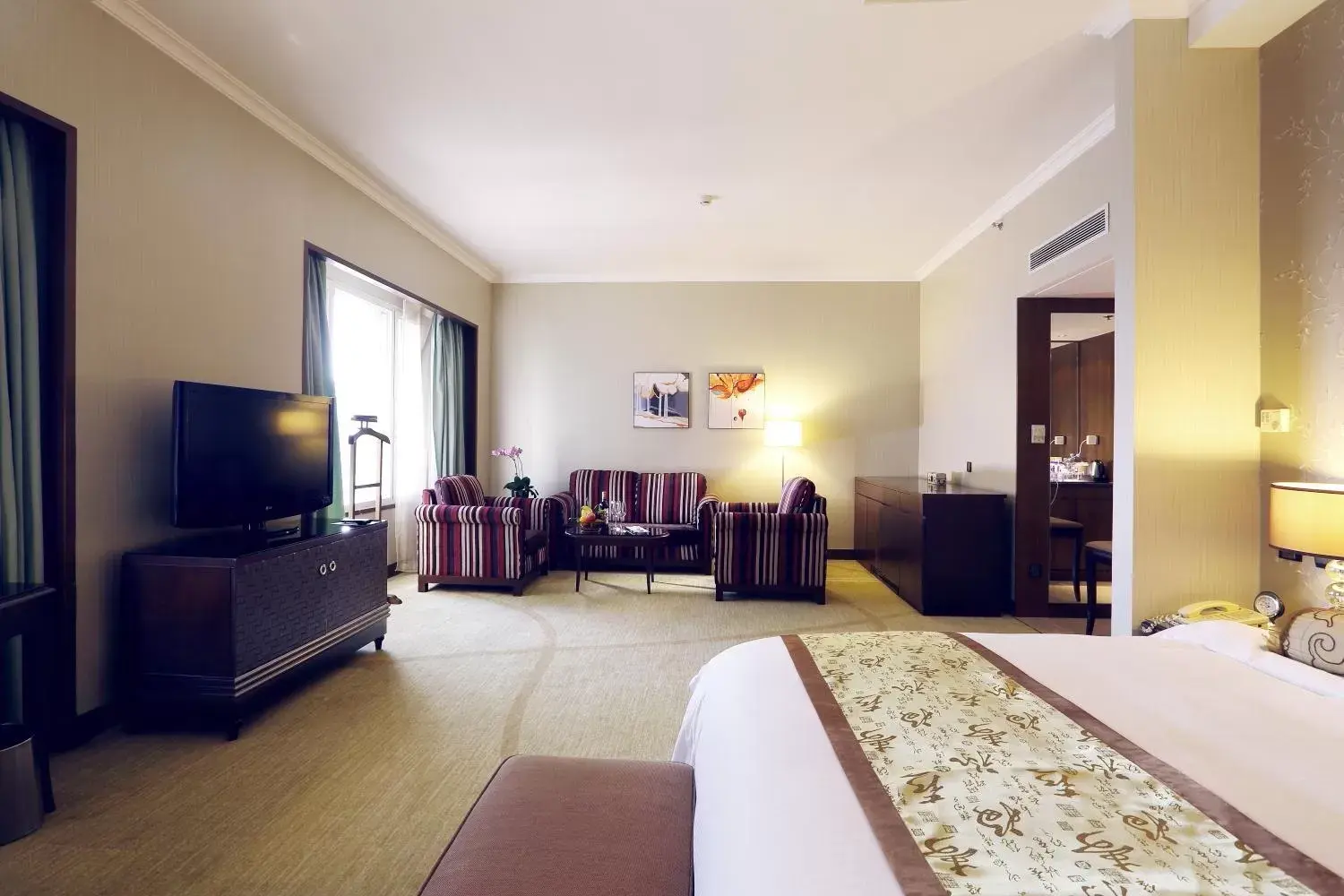 Bedroom, TV/Entertainment Center in Grand Mercure Beijing Central