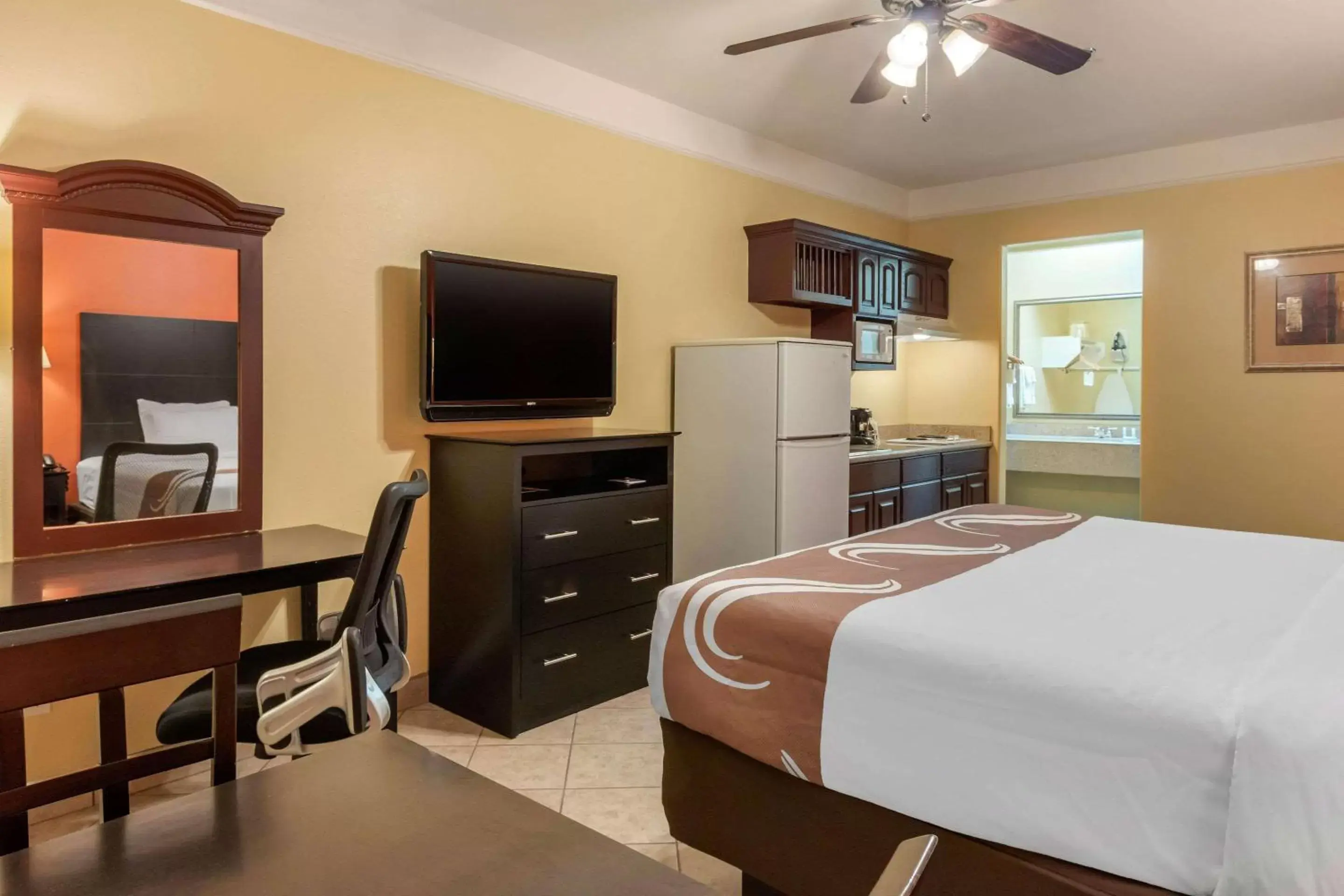 Photo of the whole room, TV/Entertainment Center in Quality Inn & Suites at The Outlets Mercedes/Weslaco