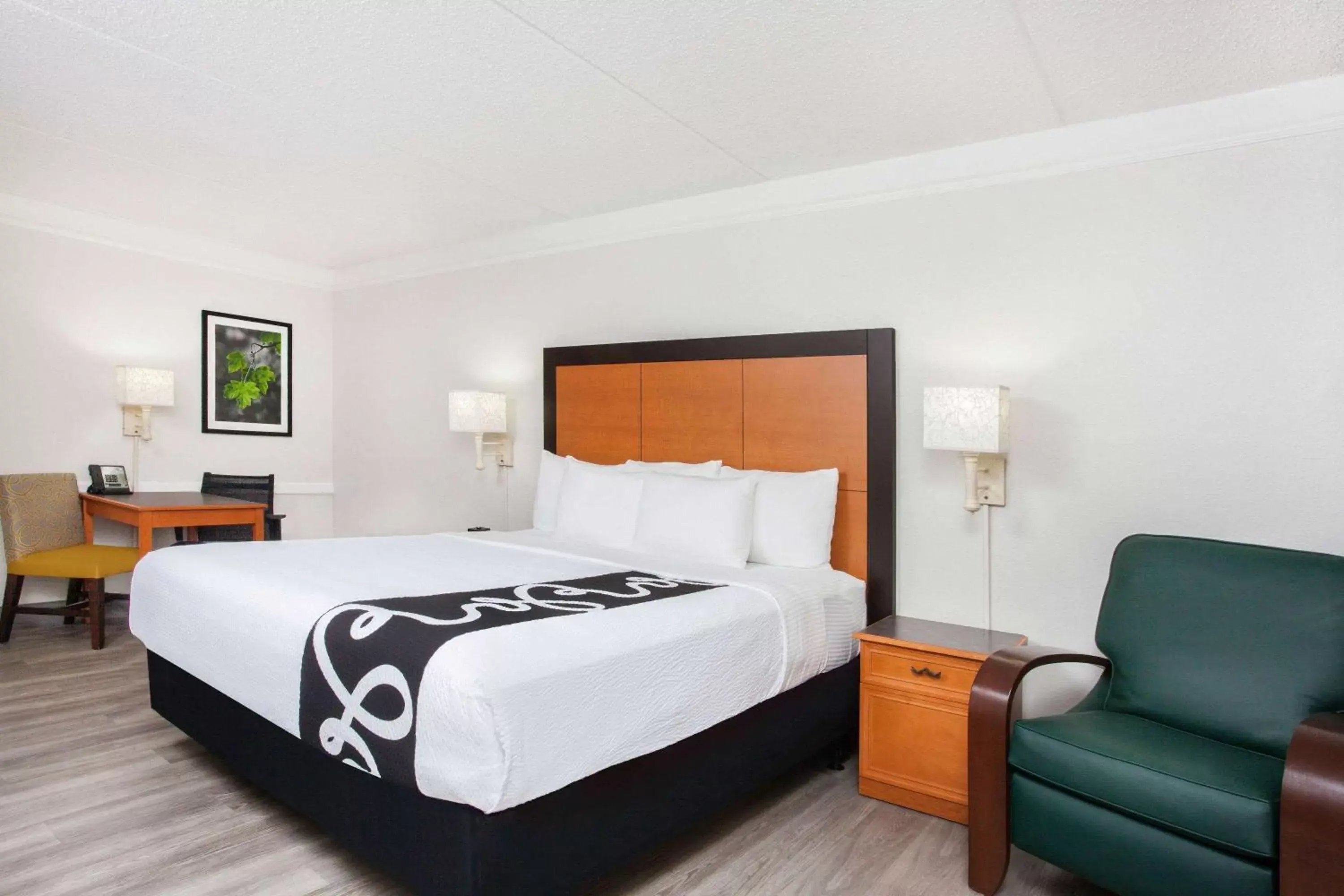 Photo of the whole room, Bed in La Quinta Inn by Wyndham Fort Myers Central