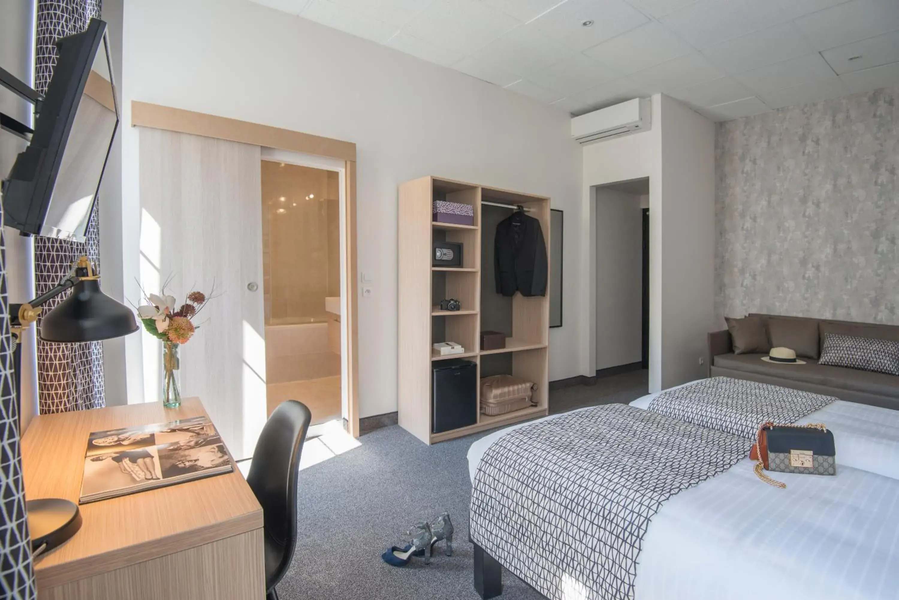 Bedroom in Hotel Saint Gothard