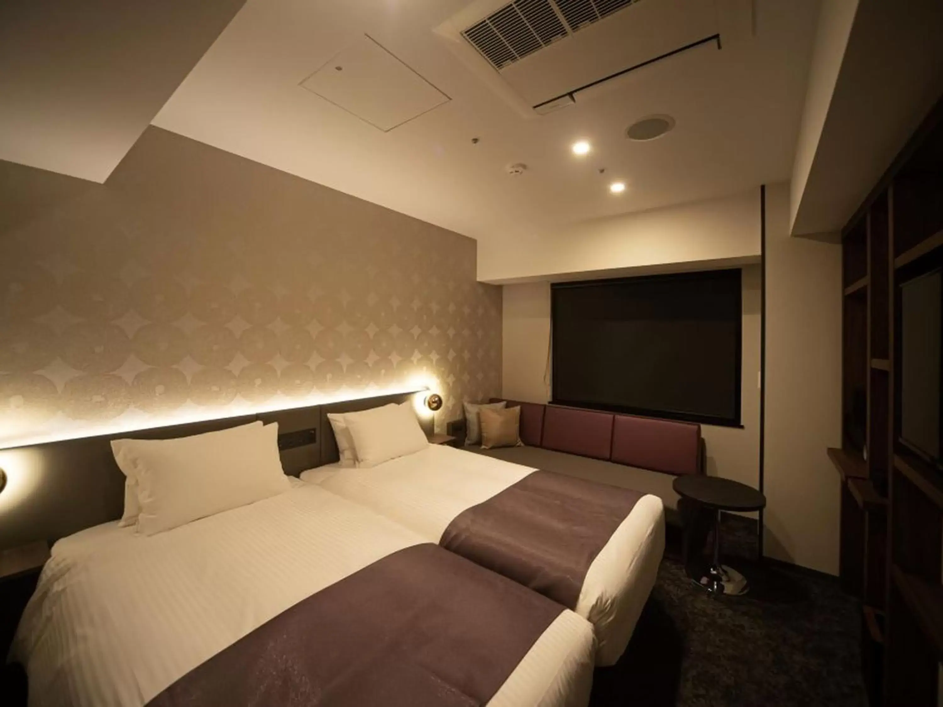 Photo of the whole room, Bed in GRIDS PREMIUM HOTEL OSAKA NAMBA