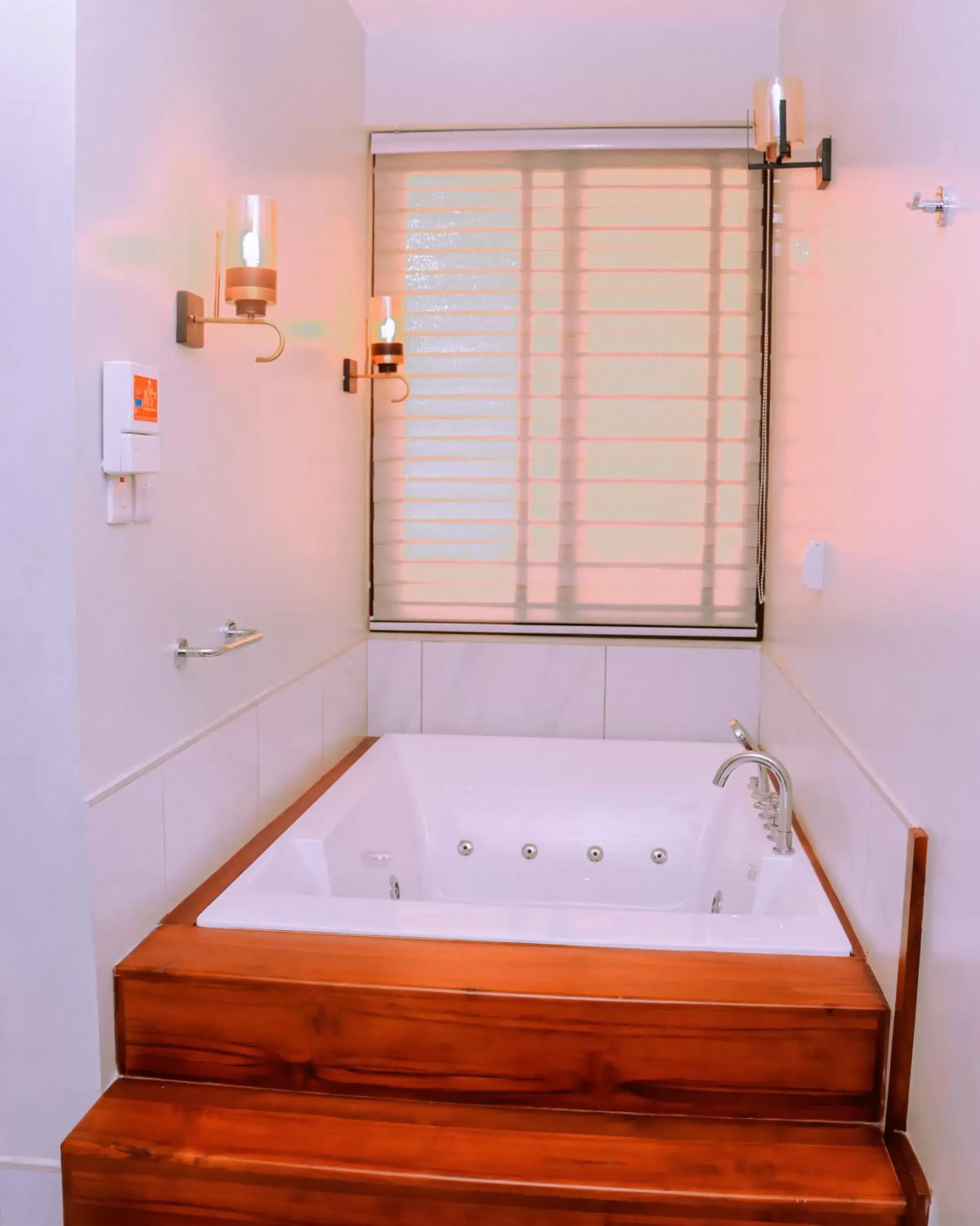 Hot Tub, Bathroom in Jangwani Sea Breeze Resort