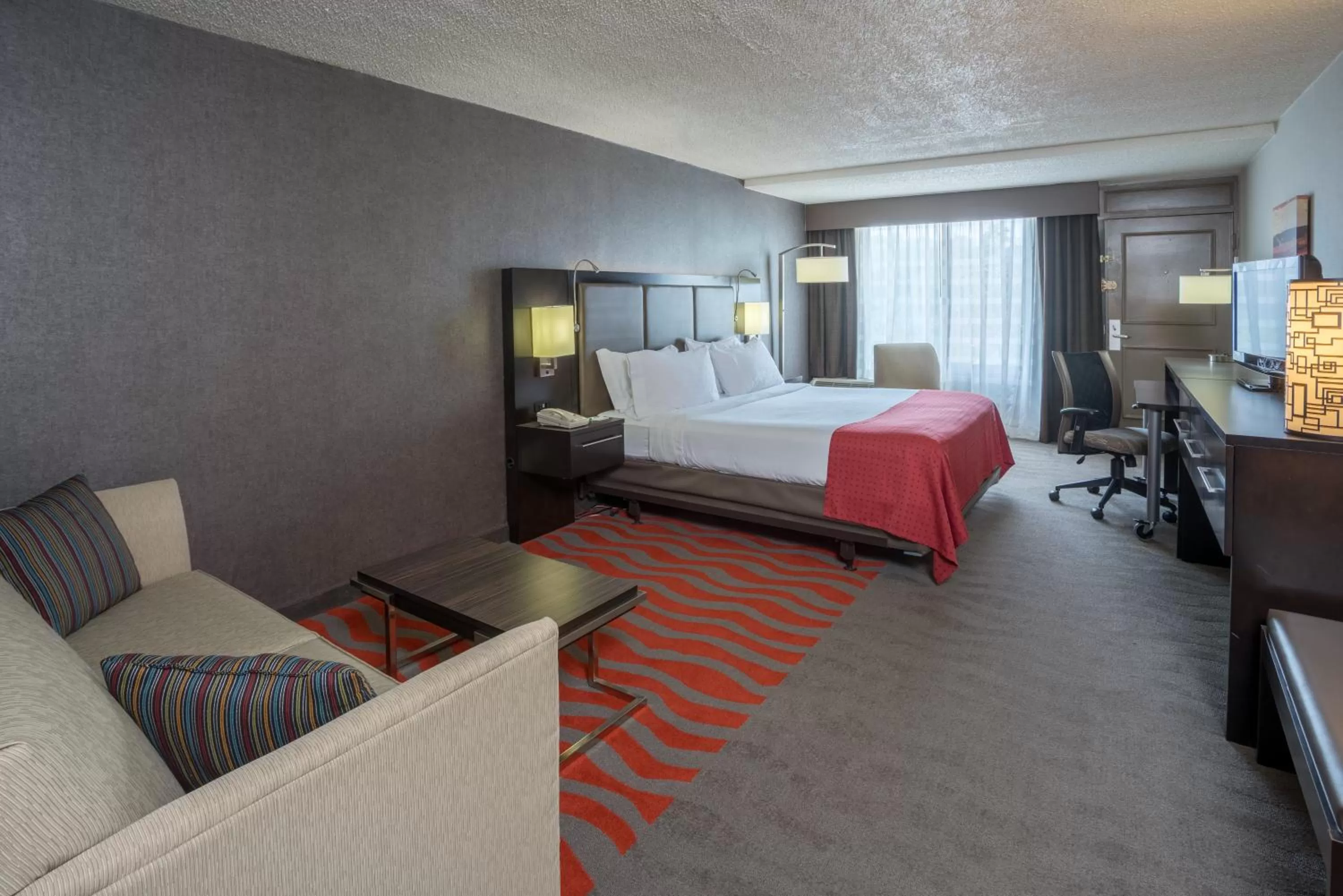 Photo of the whole room, Bed in Holiday Inn Harrisburg I-81 Hershey Area by IHG