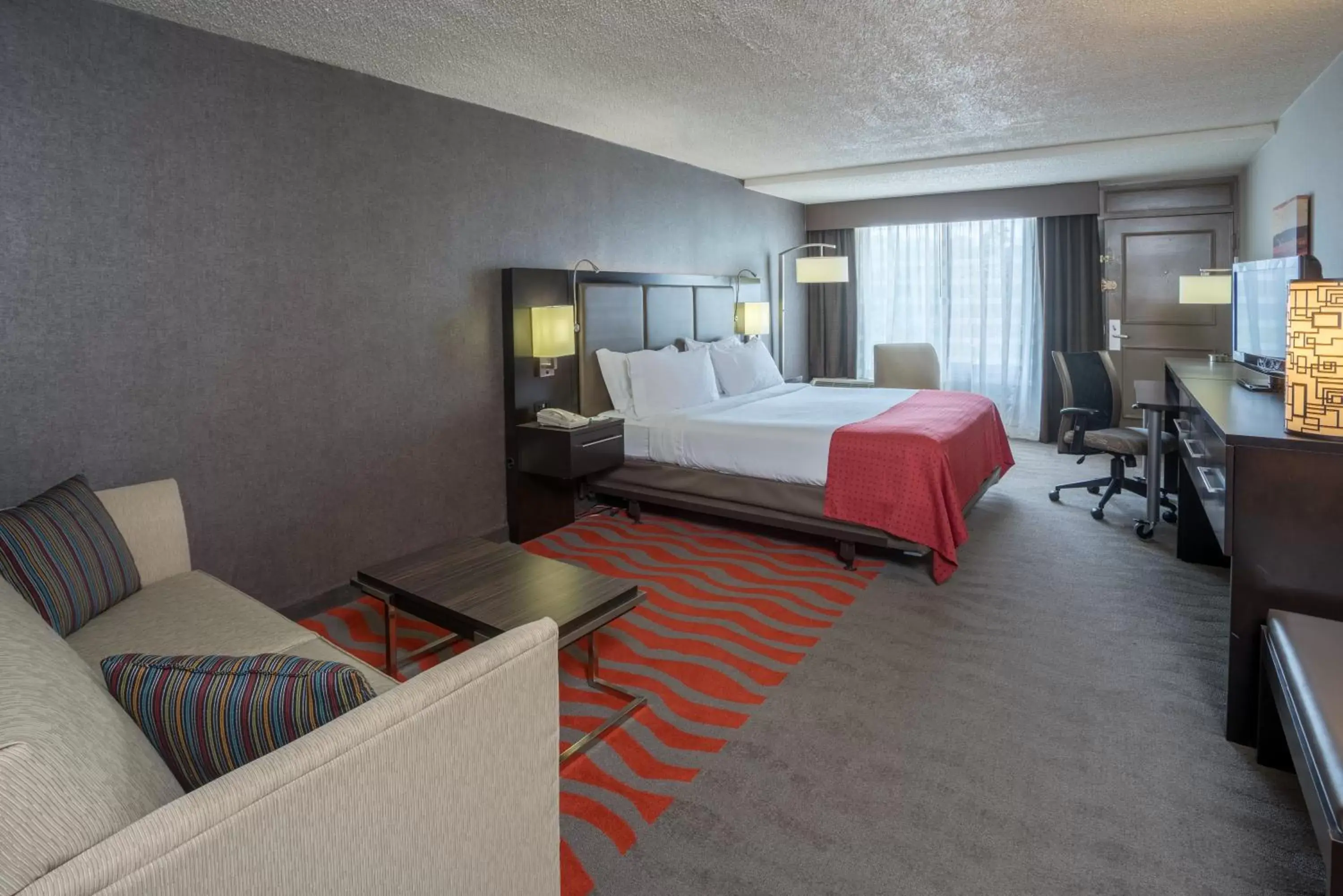 Photo of the whole room, Bed in Holiday Inn Harrisburg I-81 Hershey Area, an IHG Hotel