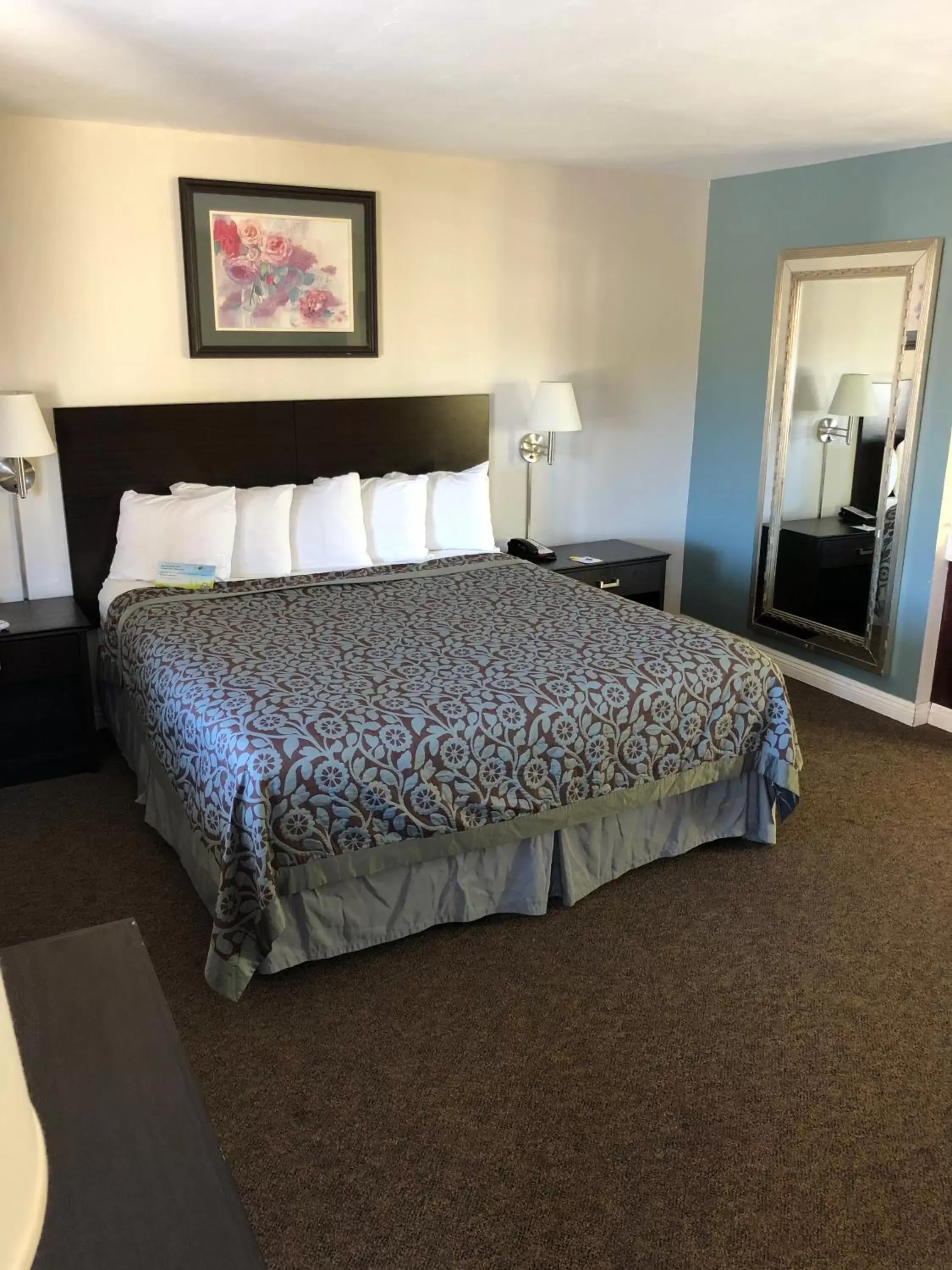 Bed in Days Inn by Wyndham Camarillo - Ventura