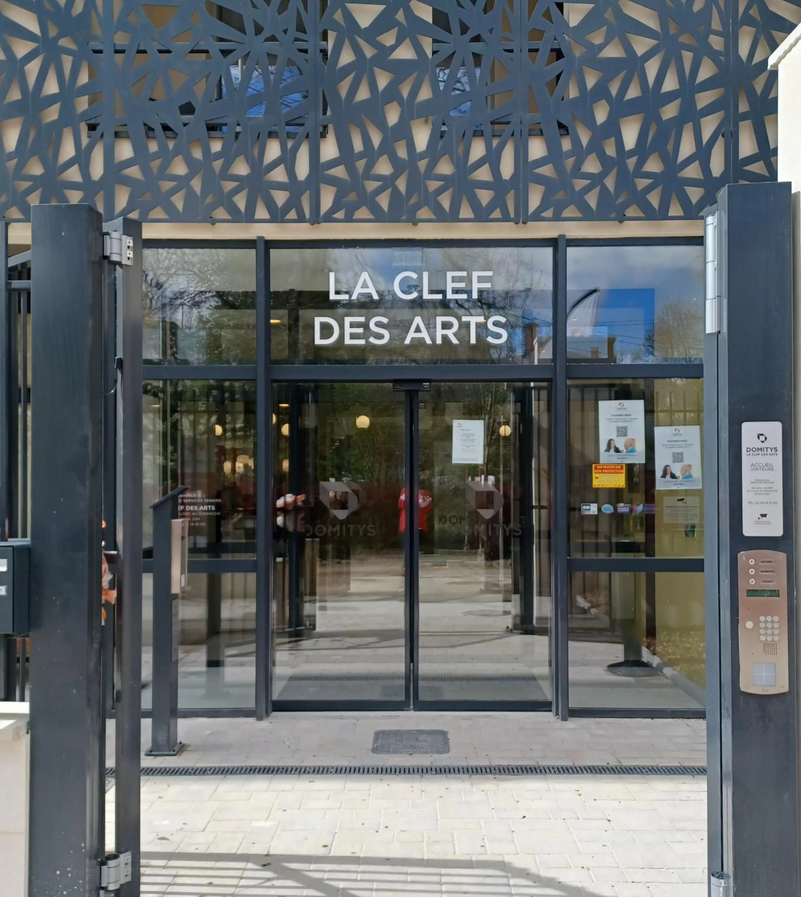 Facade/entrance in Domitys La Clef des Arts
