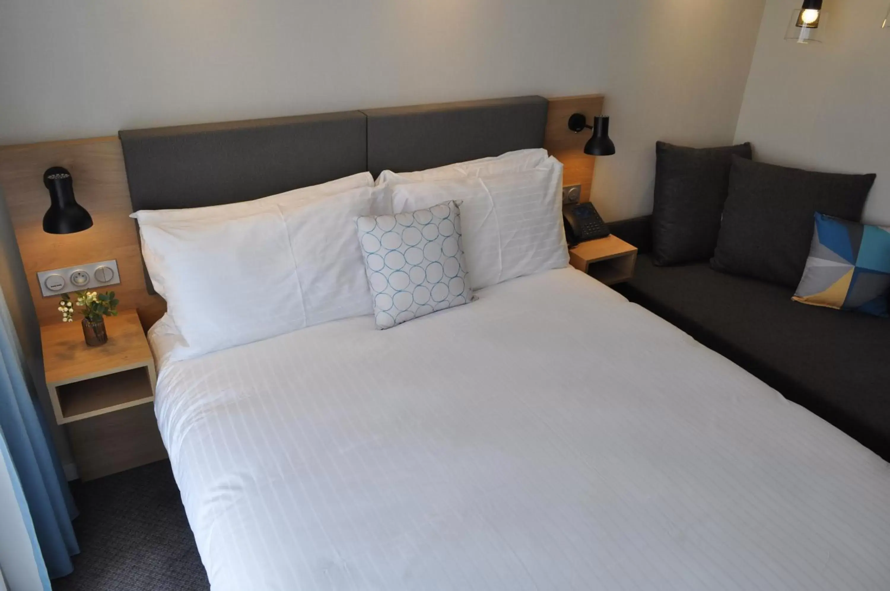 Bed in Holiday Inn - Bordeaux-Merignac, an IHG Hotel