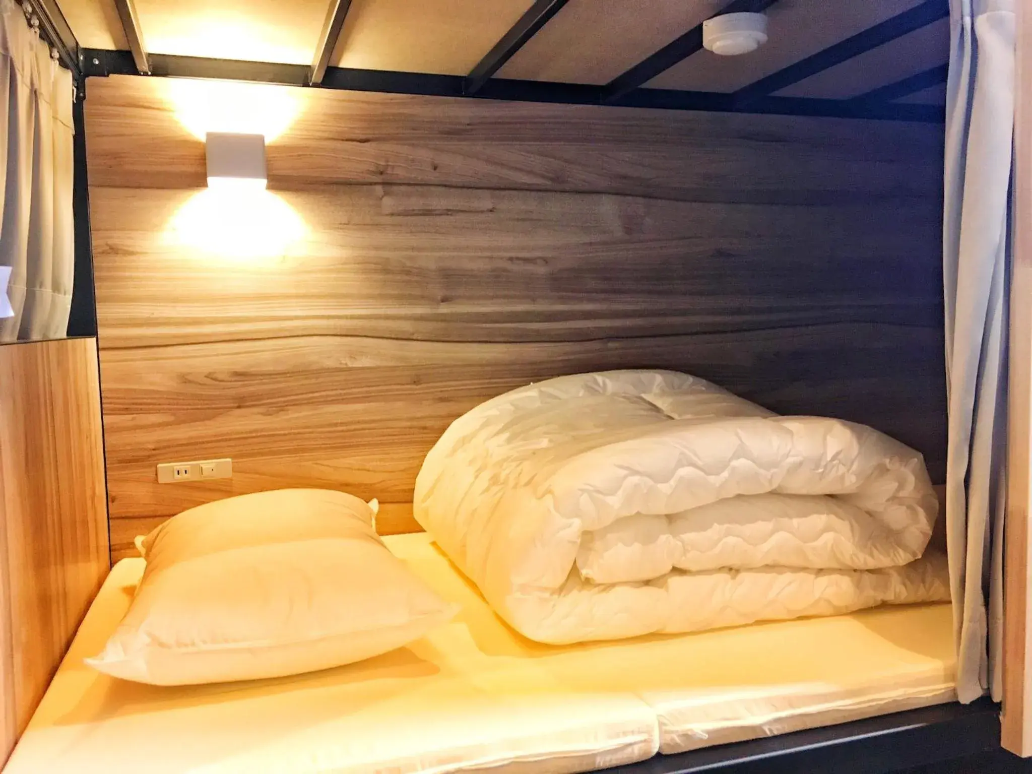 bunk bed in Namba Guesthouse HIVE