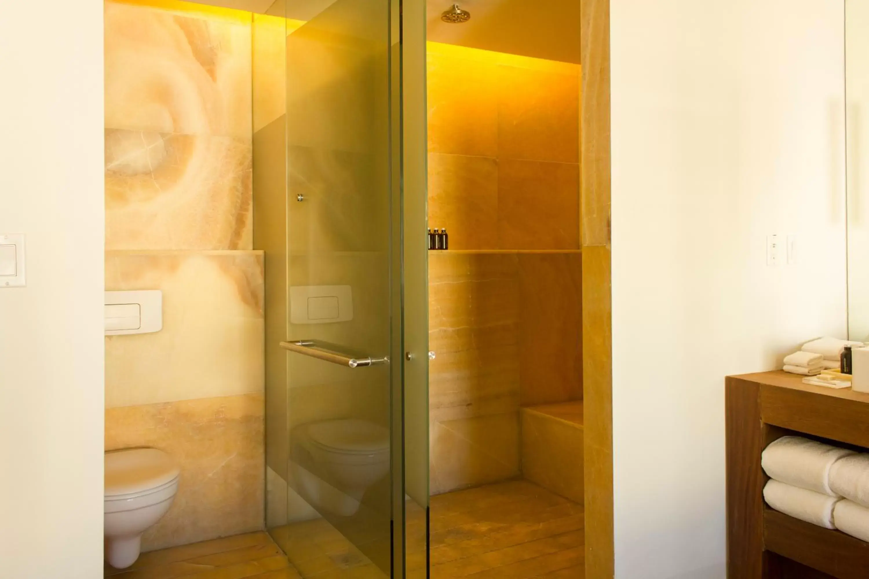 Bathroom in La Purificadora, Puebla, a Member of Design Hotels