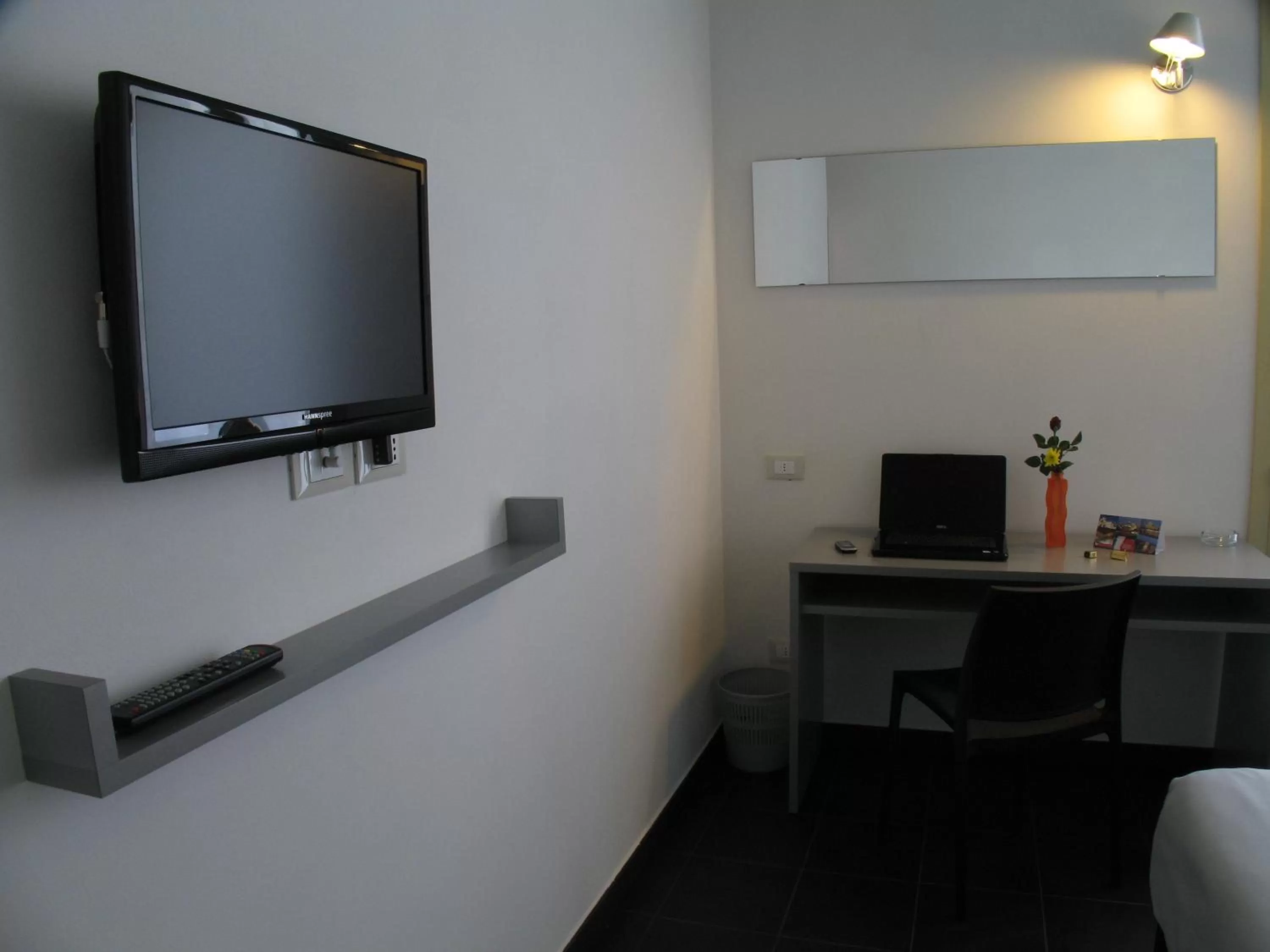 TV and multimedia in 6 Porte Guesthouse