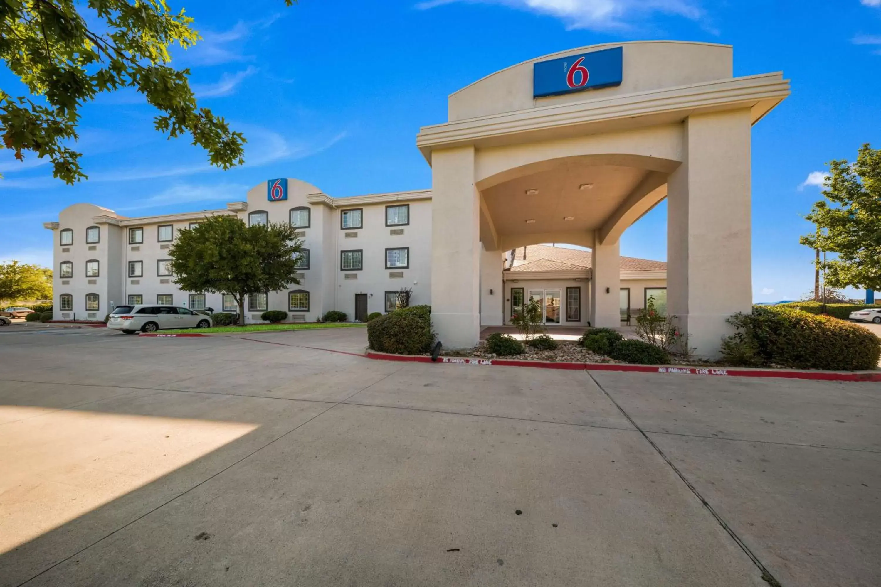 Property building in Motel 6-Decatur, TX