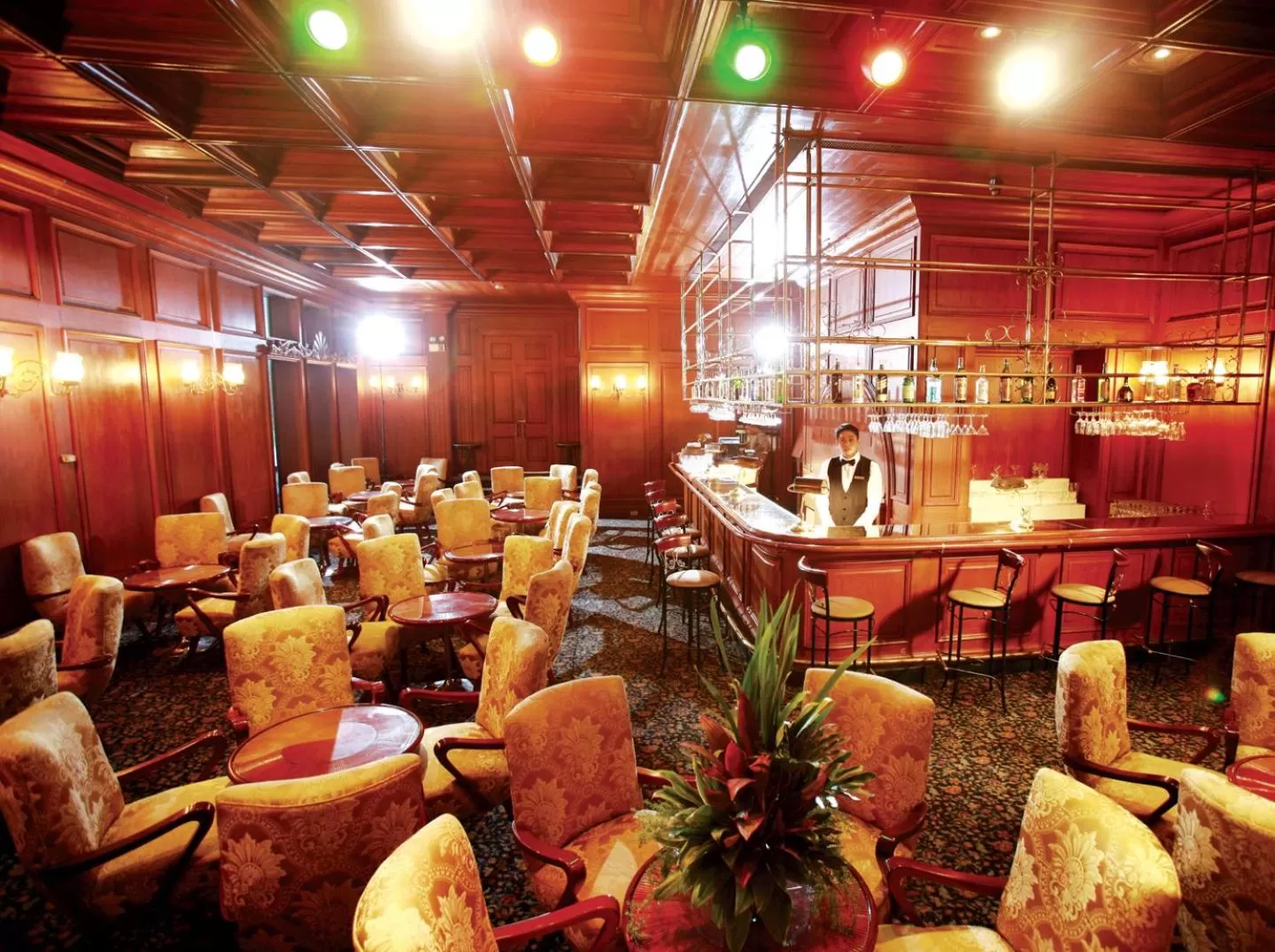 Lounge or bar in The Manila Hotel