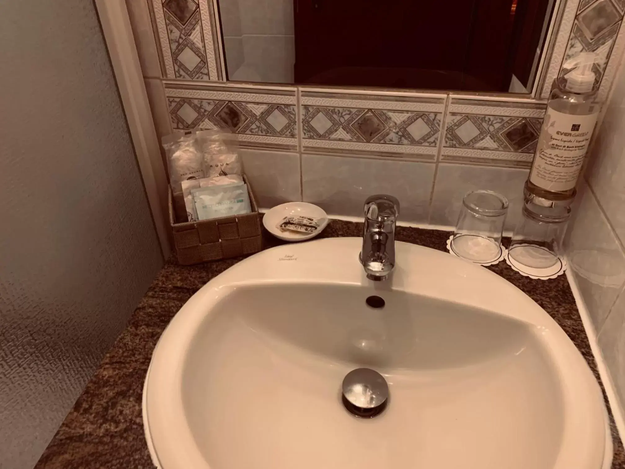 Bathroom in Hotel Vittoria