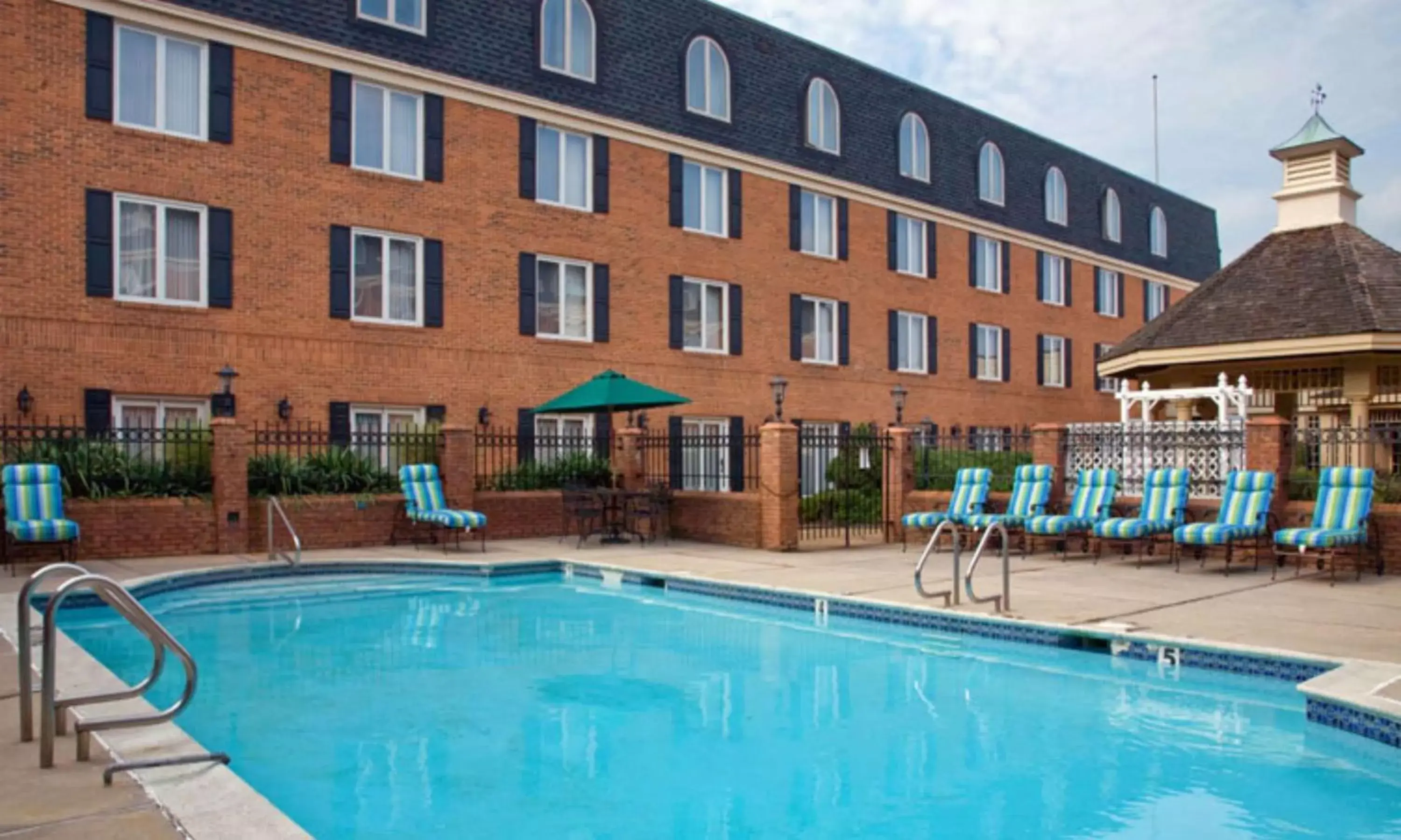 Pool view, Property Building in Hilton Wilmington/Christiana