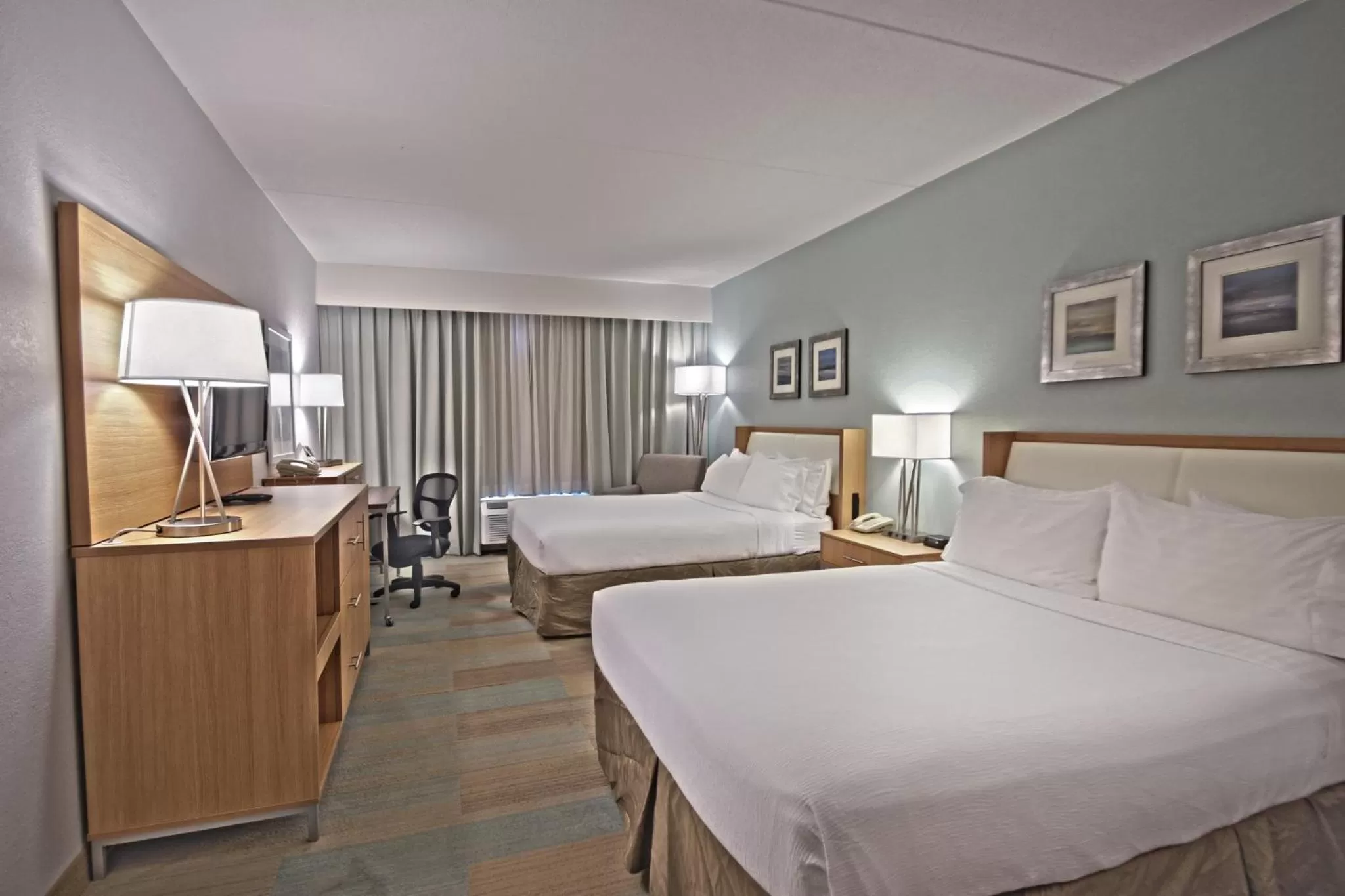 Photo of the whole room, Bed in Holiday Inn Manahawkin/Long Beach Island by IHG