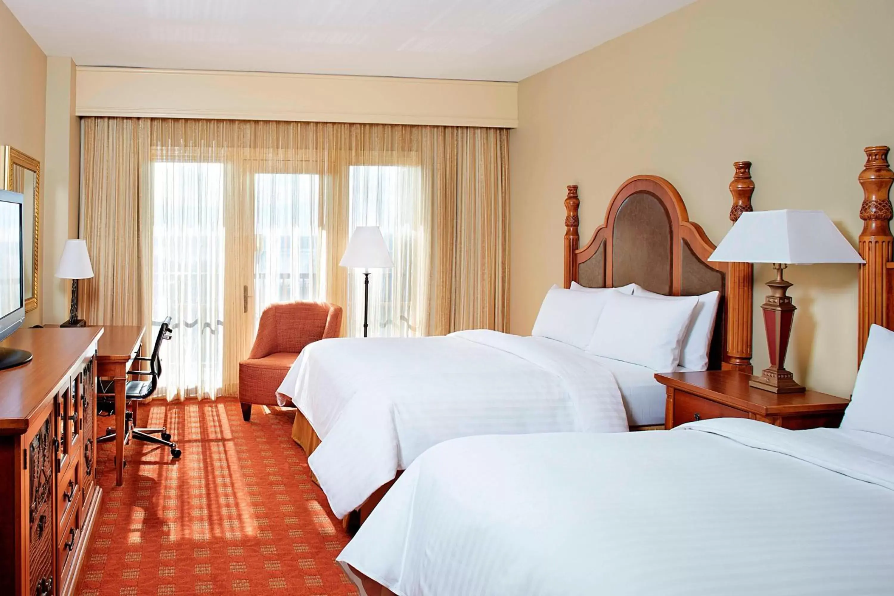 Photo of the whole room, Bed in Marriott Shoals Hotel & Spa
