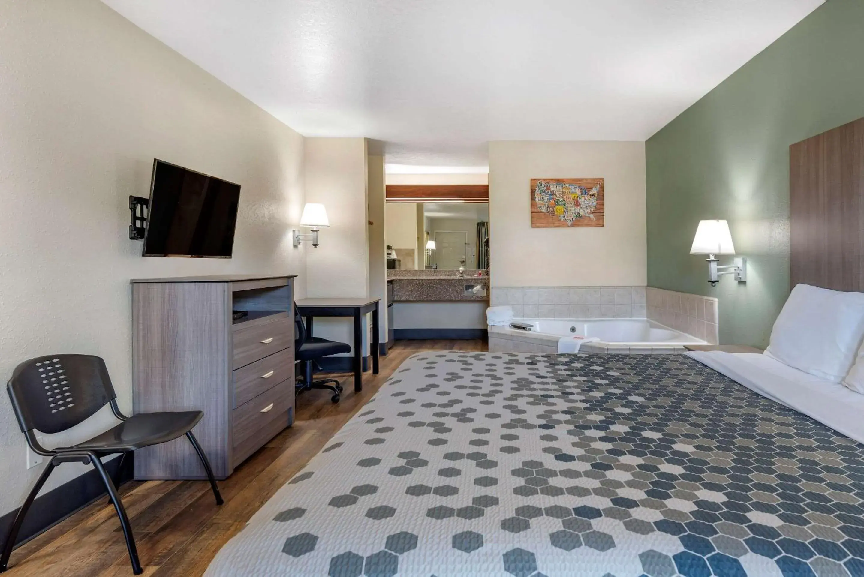 Photo of the whole room in Econo Lodge Portland Airport