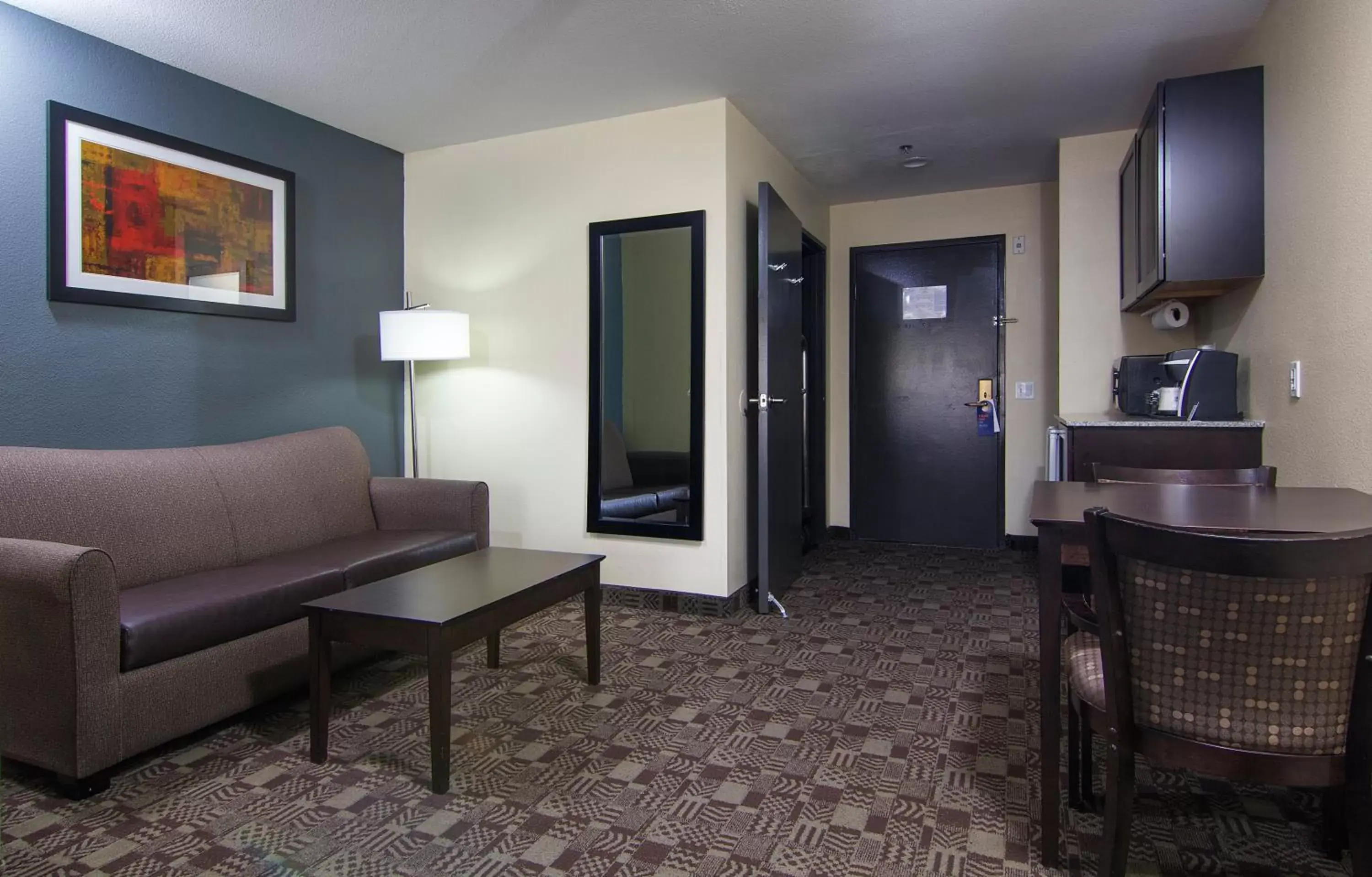 Photo of the whole room, Seating Area in Holiday Inn Express Hotel & Suites Solana Beach-Del Mar, an IHG Hotel